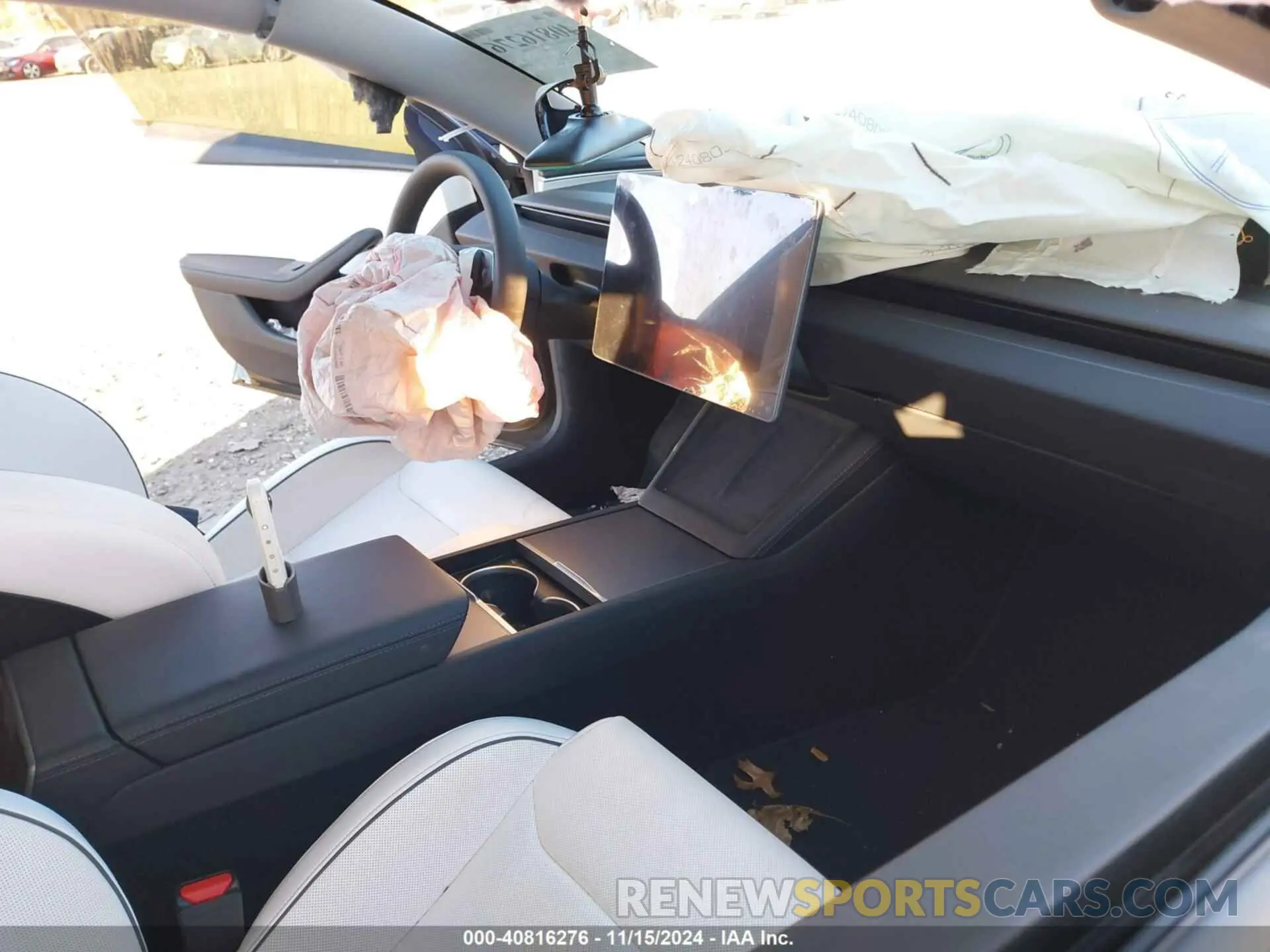 5 Photograph of a damaged car 5YJ3E1ET4RF868928 TESLA MODEL 3 2024