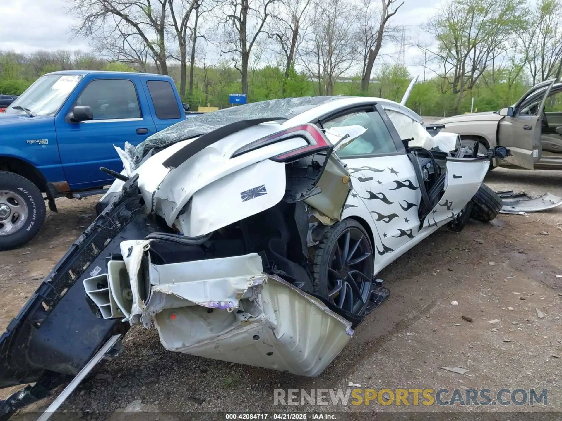 4 Фотография поврежденного автомобиля 5YJ3E1ETXRF820656 TESLA MODEL 3 2024