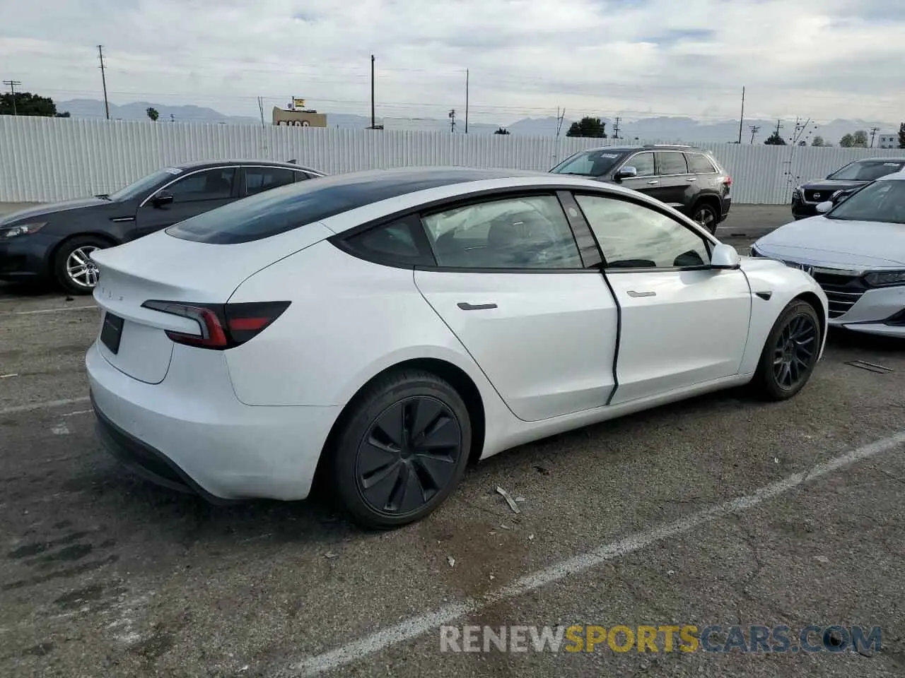 3 Фотография поврежденного автомобиля 5YJ3E1EA1SF882516 TESLA MODEL 3 2025