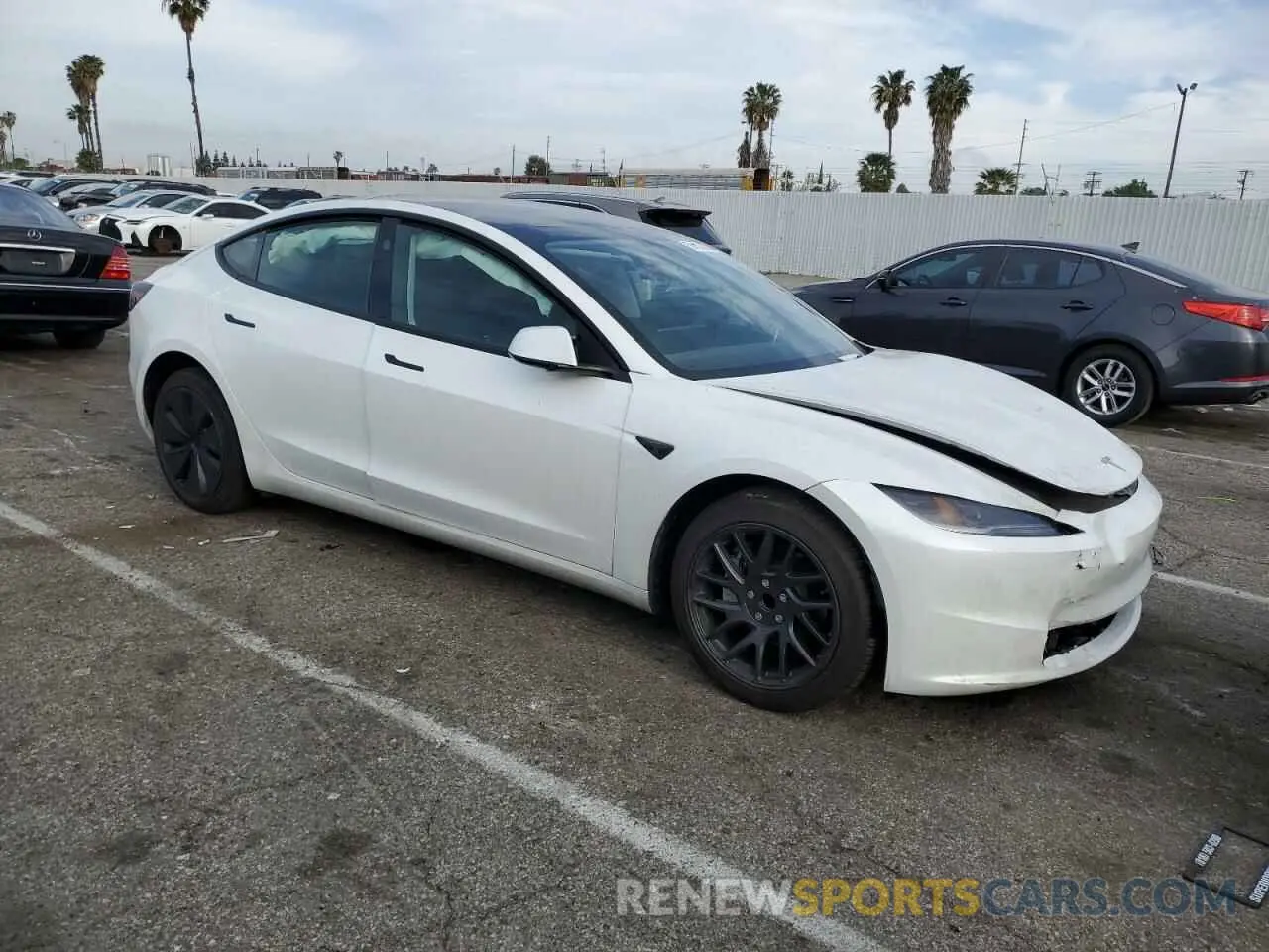 4 Фотография поврежденного автомобиля 5YJ3E1EA1SF882516 TESLA MODEL 3 2025