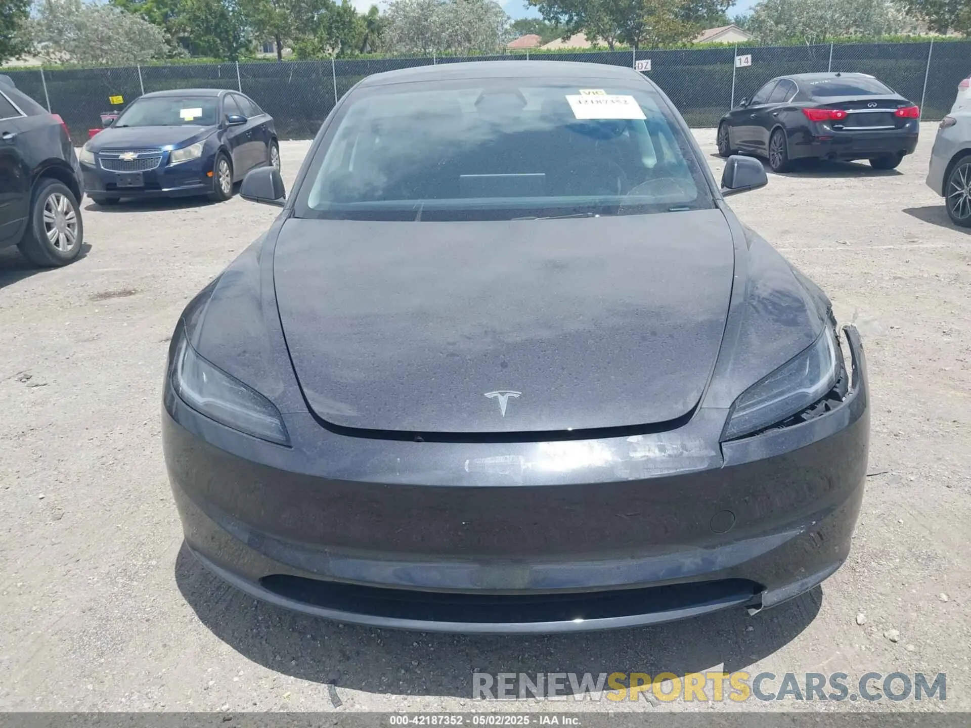 12 Фотография поврежденного автомобиля 5YJ3E1EA1SF903204 TESLA MODEL 3 2025
