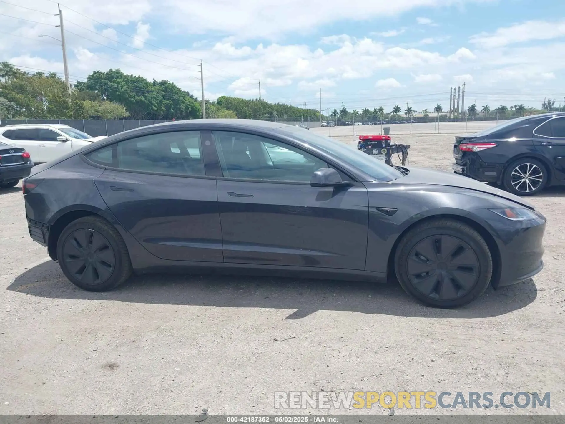 13 Фотография поврежденного автомобиля 5YJ3E1EA1SF903204 TESLA MODEL 3 2025