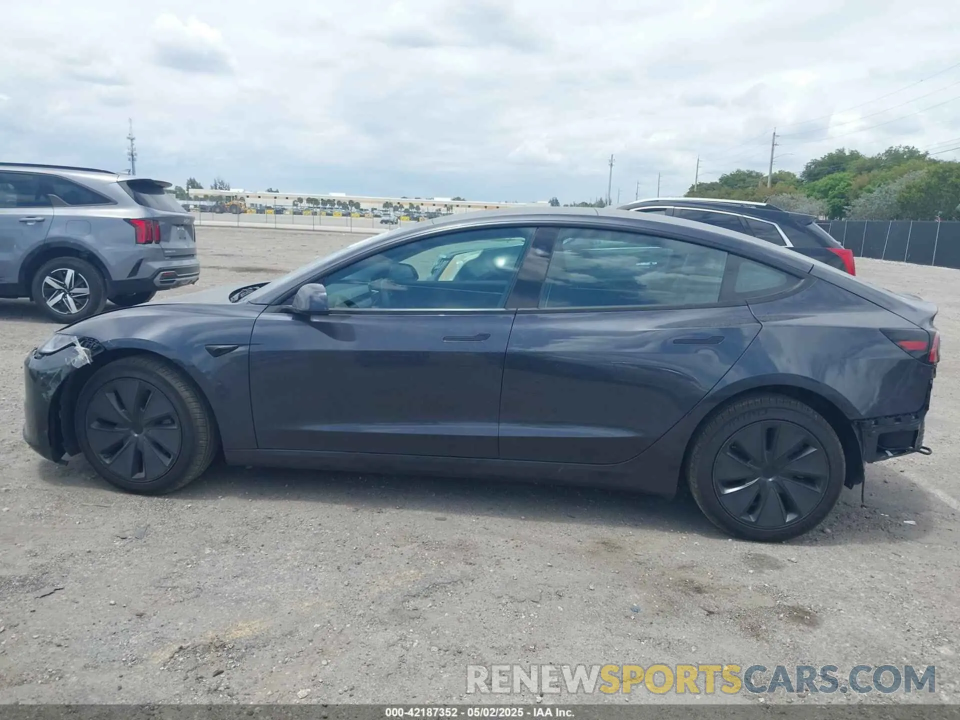 14 Фотография поврежденного автомобиля 5YJ3E1EA1SF903204 TESLA MODEL 3 2025