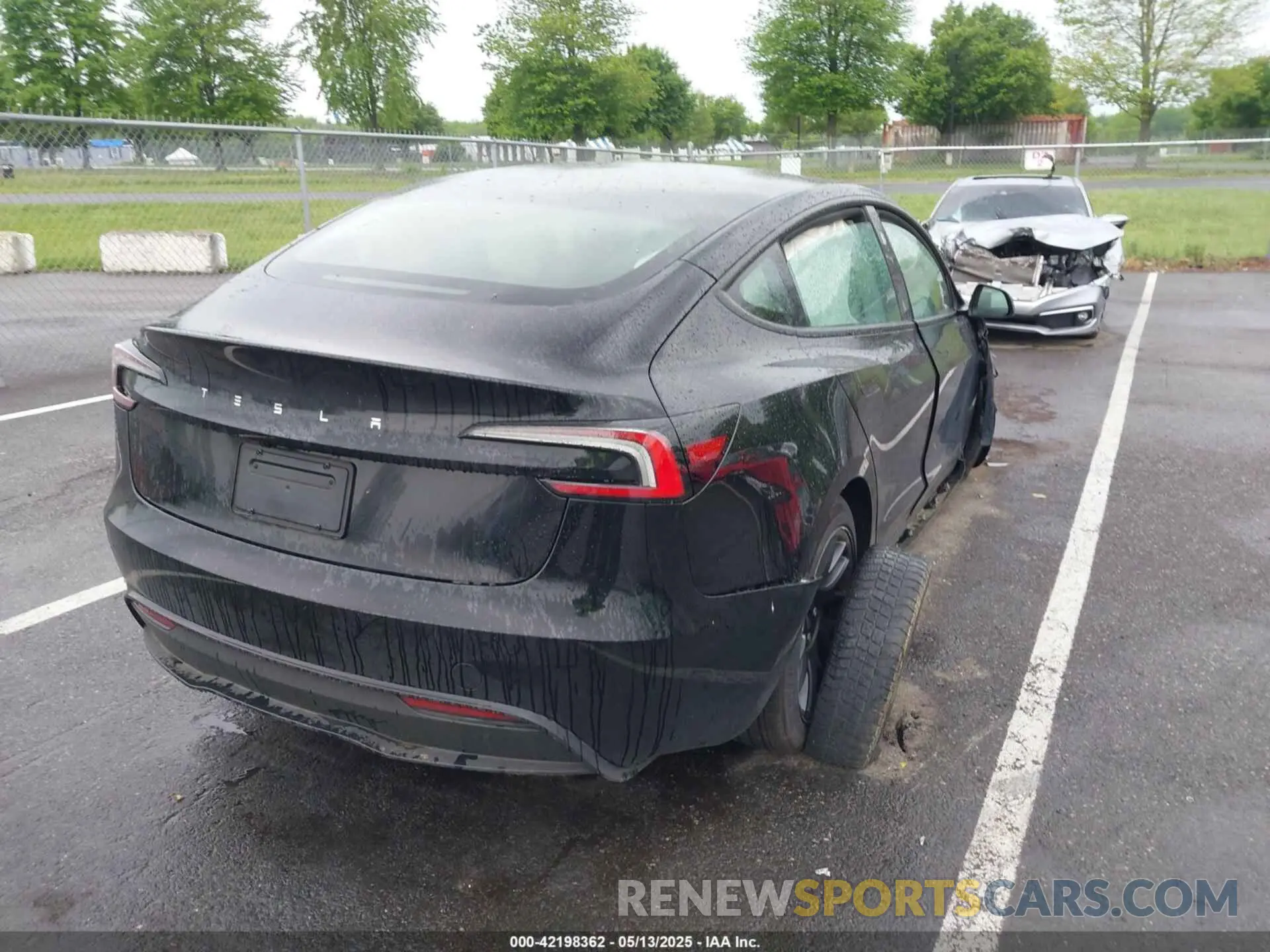 4 Photograph of a damaged car 5YJ3E1EA1SF911335 TESLA MODEL 3 2025