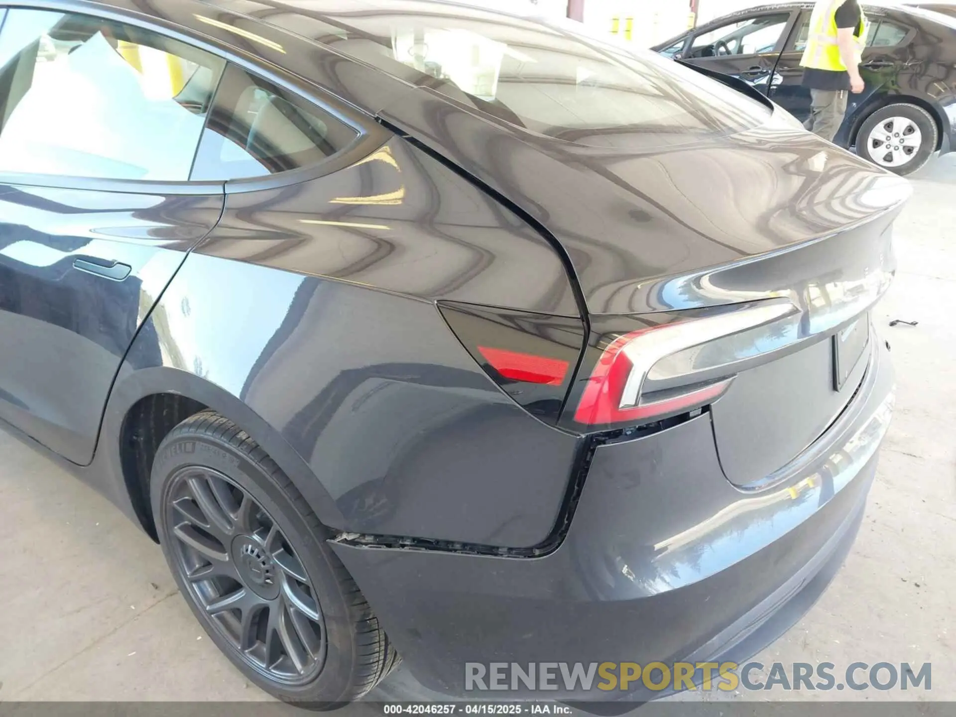 6 Фотография поврежденного автомобиля 5YJ3E1EA1SF923548 TESLA MODEL 3 2025
