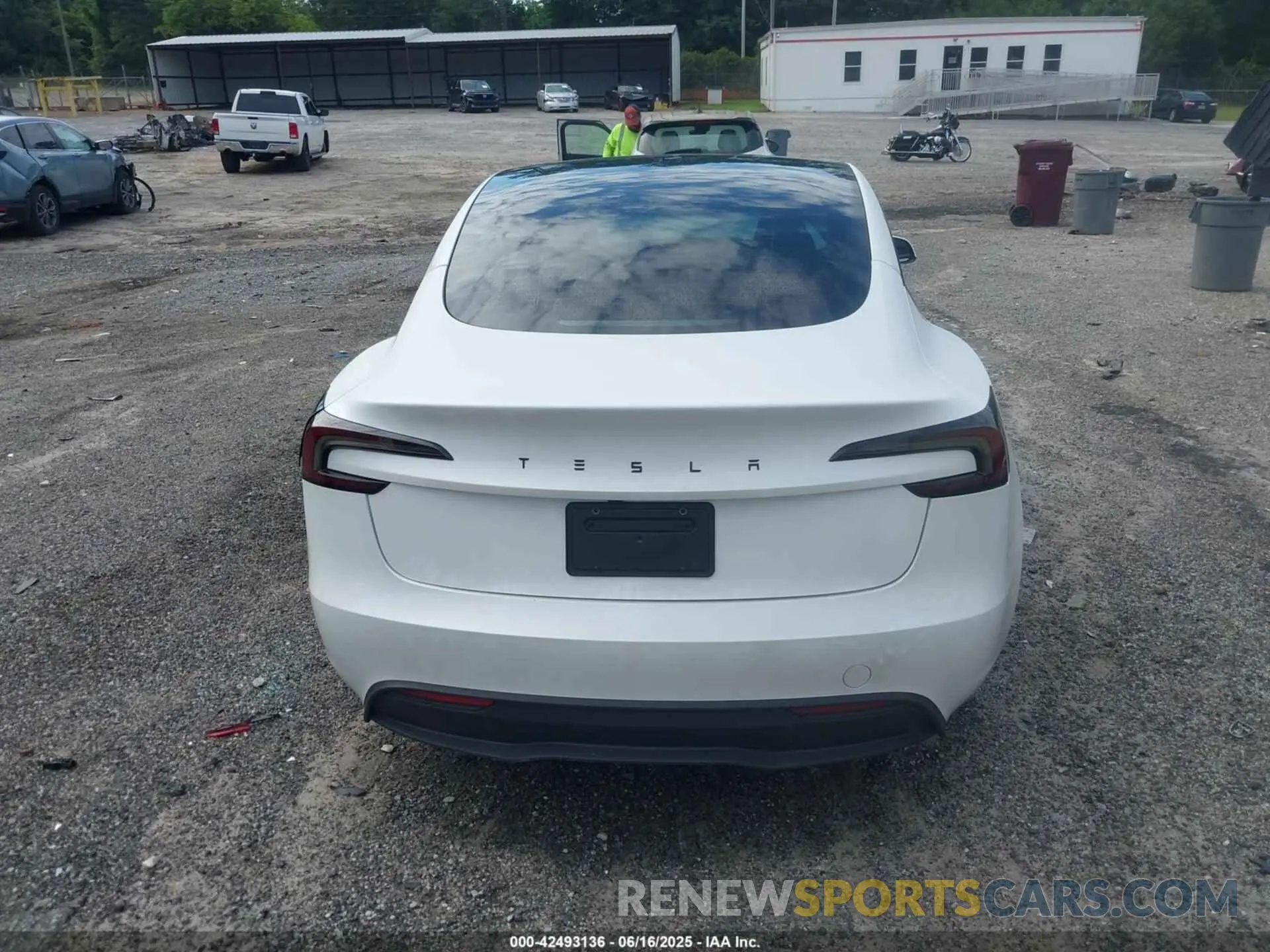 16 Фотография поврежденного автомобиля 5YJ3E1EA1SF973320 TESLA MODEL 3 2025