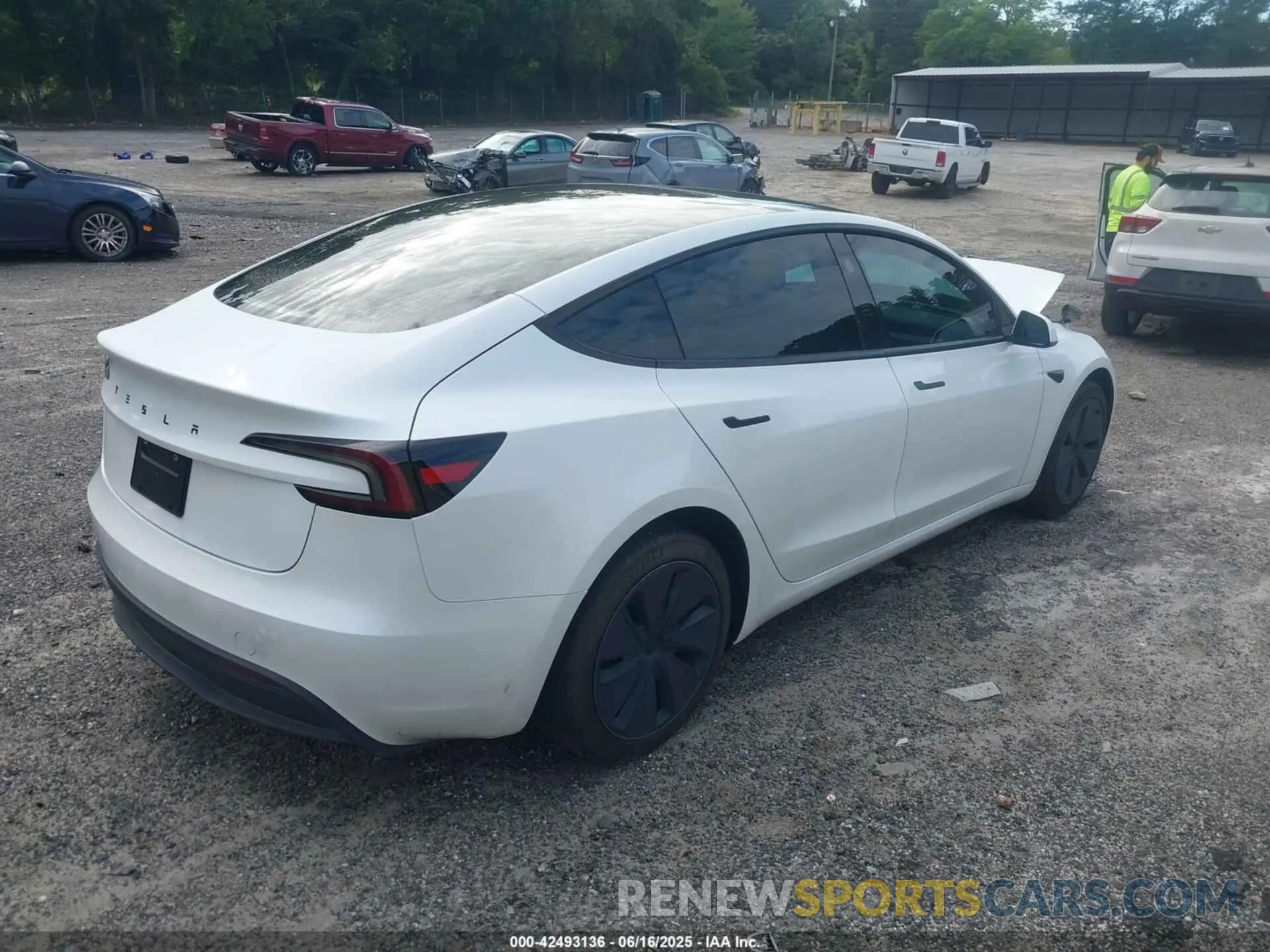 4 Фотография поврежденного автомобиля 5YJ3E1EA1SF973320 TESLA MODEL 3 2025