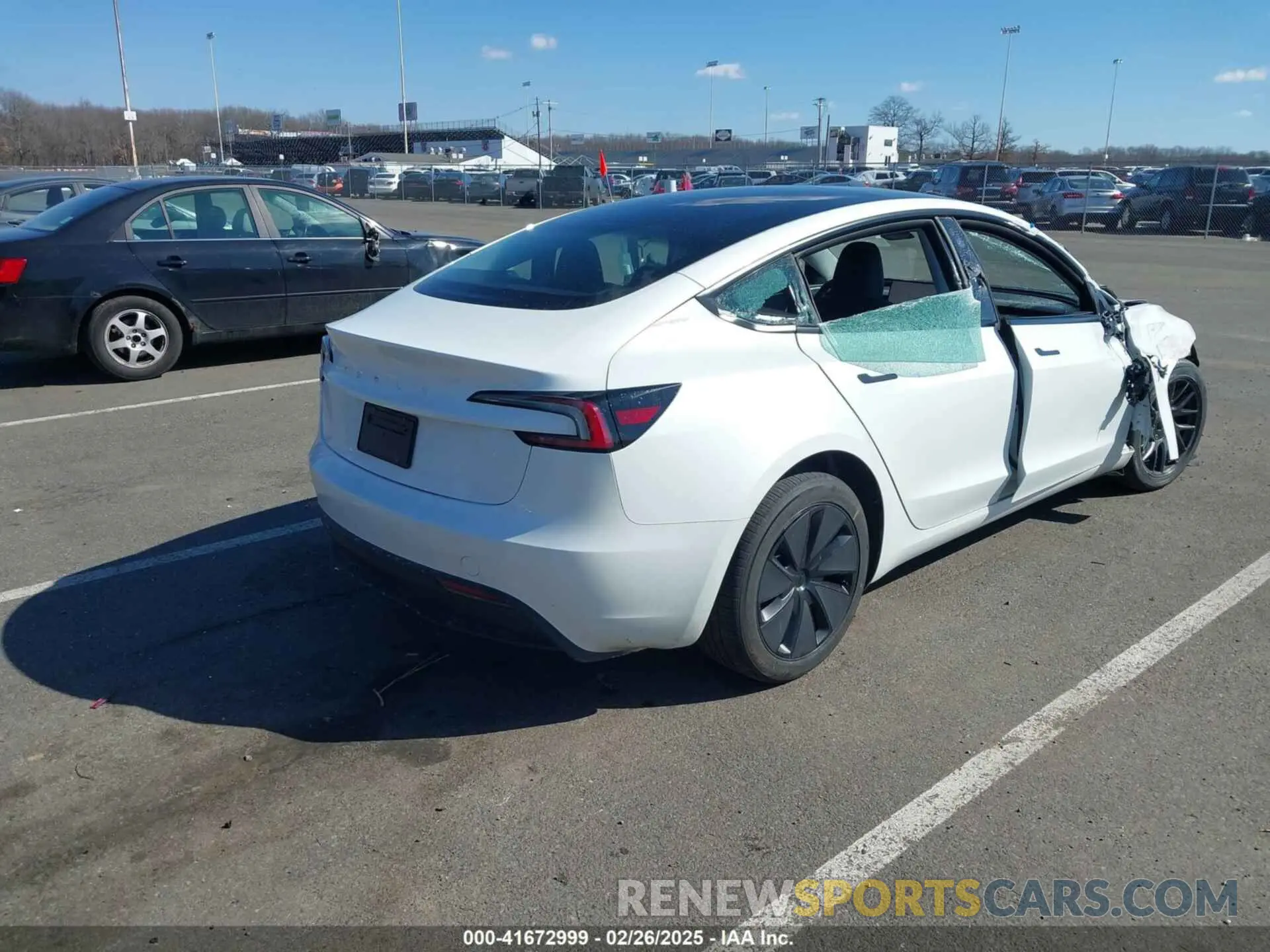 4 Фотография поврежденного автомобиля 5YJ3E1EA2SF912817 TESLA MODEL 3 2025