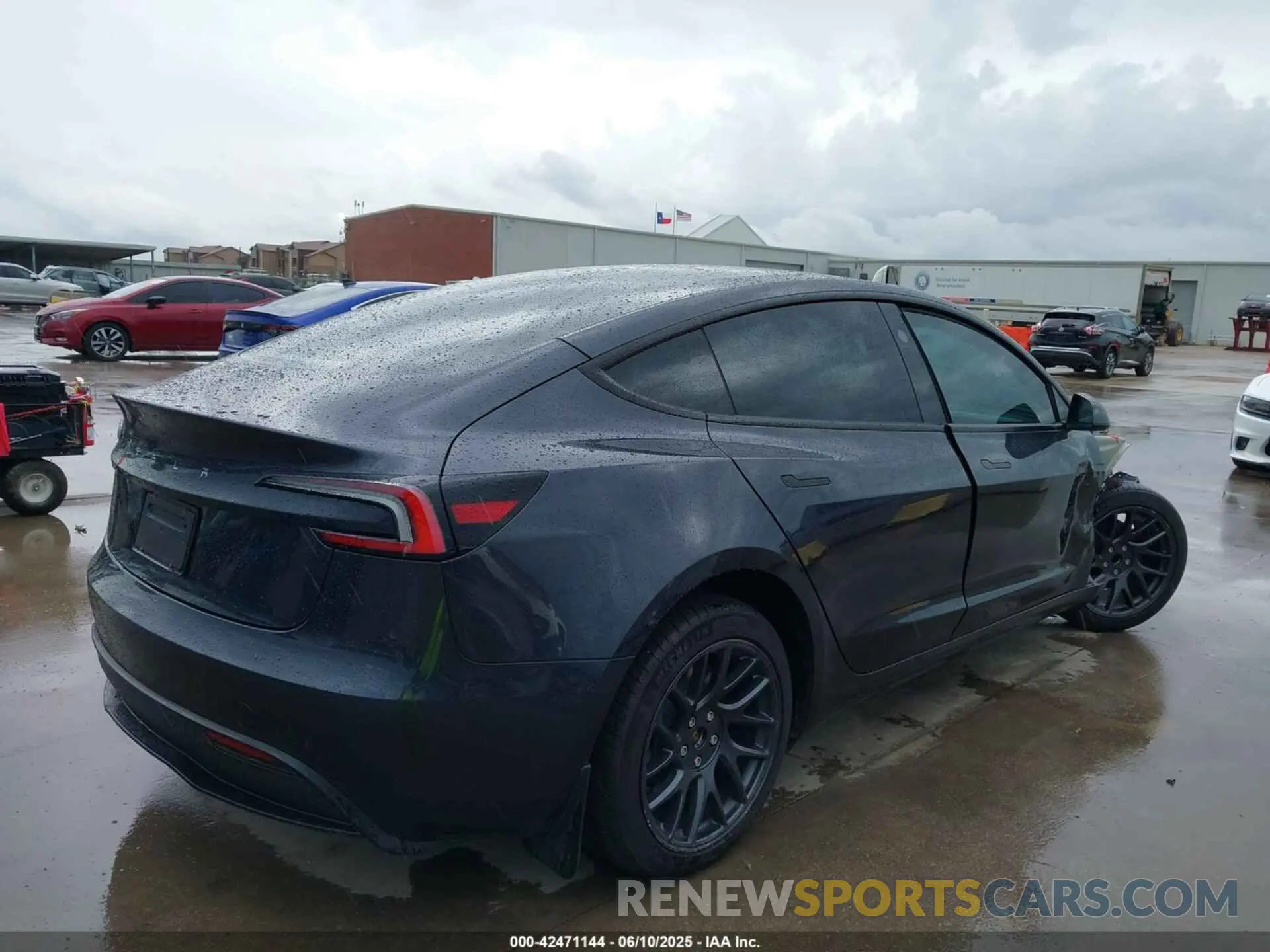 4 Фотография поврежденного автомобиля 5YJ3E1EA2SF913370 TESLA MODEL 3 2025
