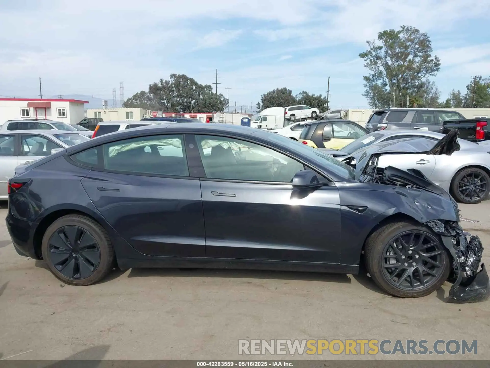 14 Photograph of a damaged car 5YJ3E1EA2SF918679 TESLA MODEL 3 2025