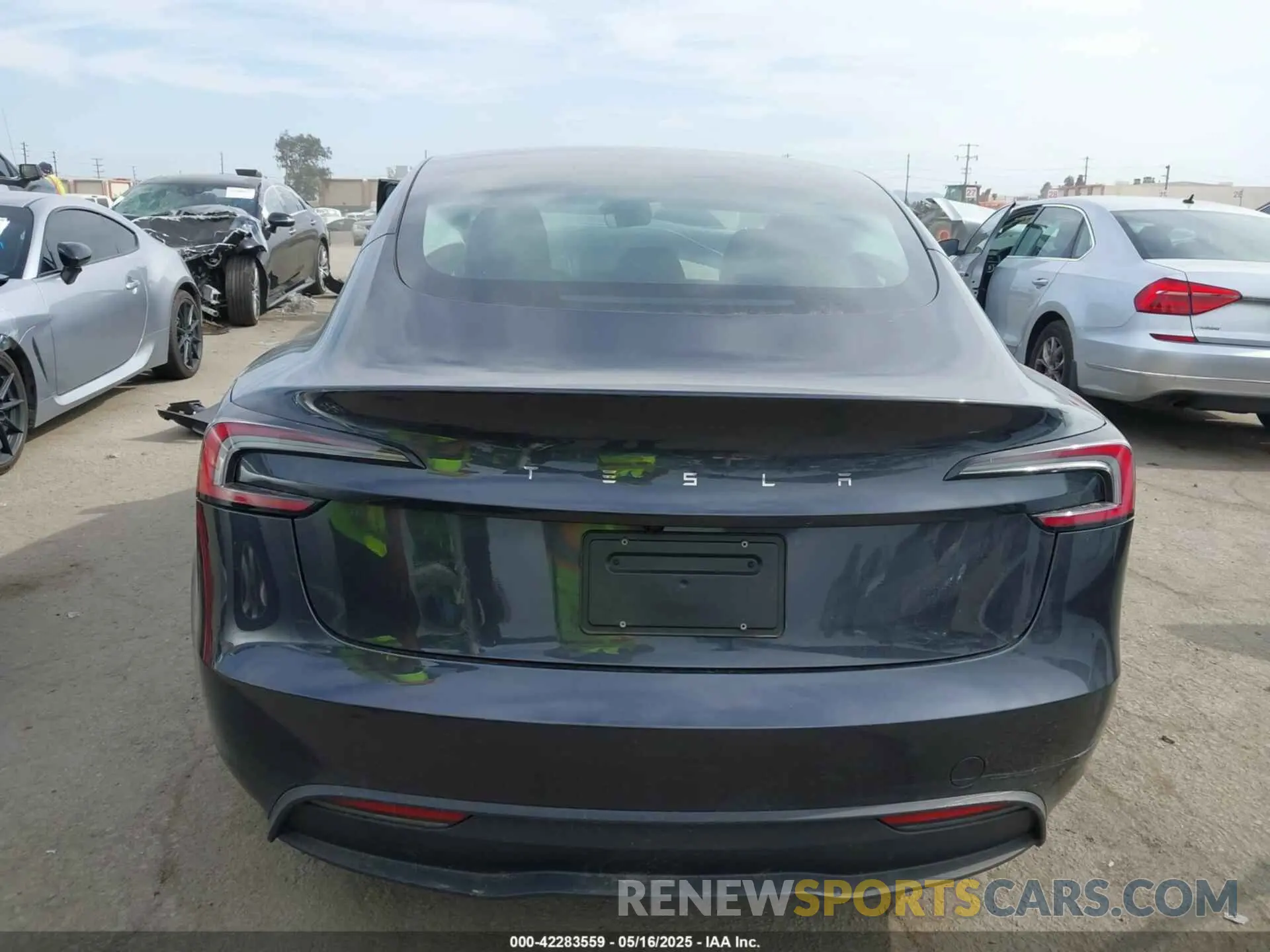 17 Photograph of a damaged car 5YJ3E1EA2SF918679 TESLA MODEL 3 2025