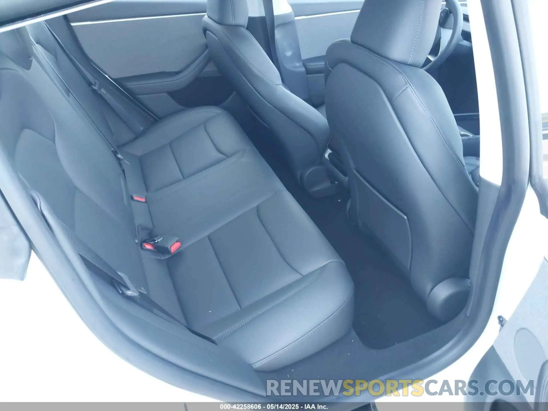 8 Photograph of a damaged car 5YJ3E1EA2SF988439 TESLA MODEL 3 2025