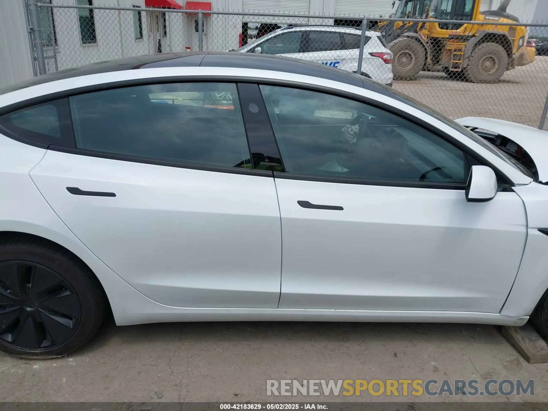 13 Фотография поврежденного автомобиля 5YJ3E1EA3SF987428 TESLA MODEL 3 2025
