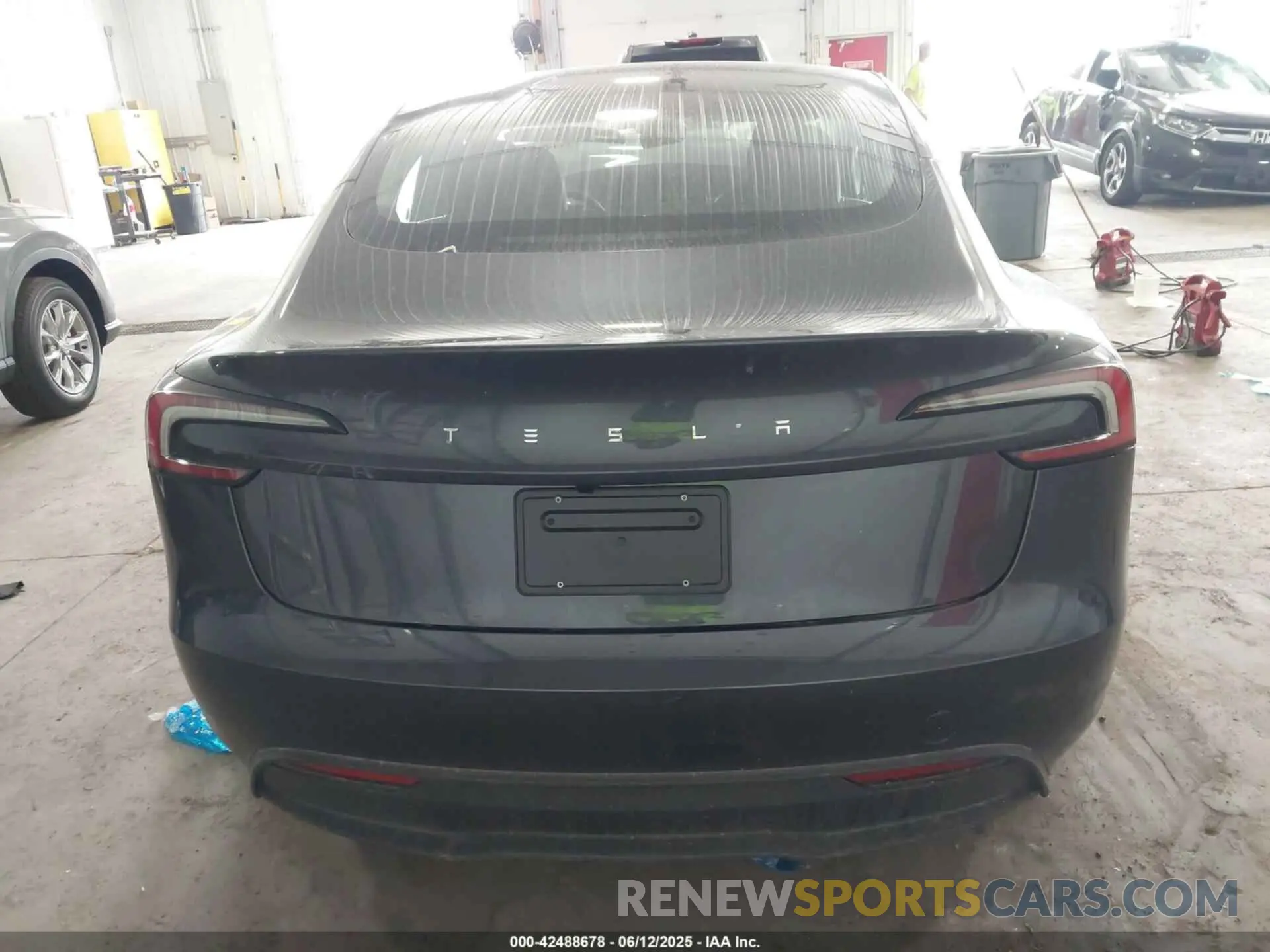 15 Фотография поврежденного автомобиля 5YJ3E1EA4SF007401 TESLA MODEL 3 2025