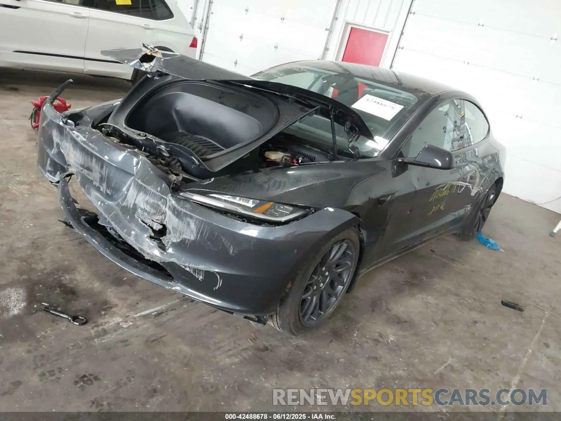 2 Фотография поврежденного автомобиля 5YJ3E1EA4SF007401 TESLA MODEL 3 2025