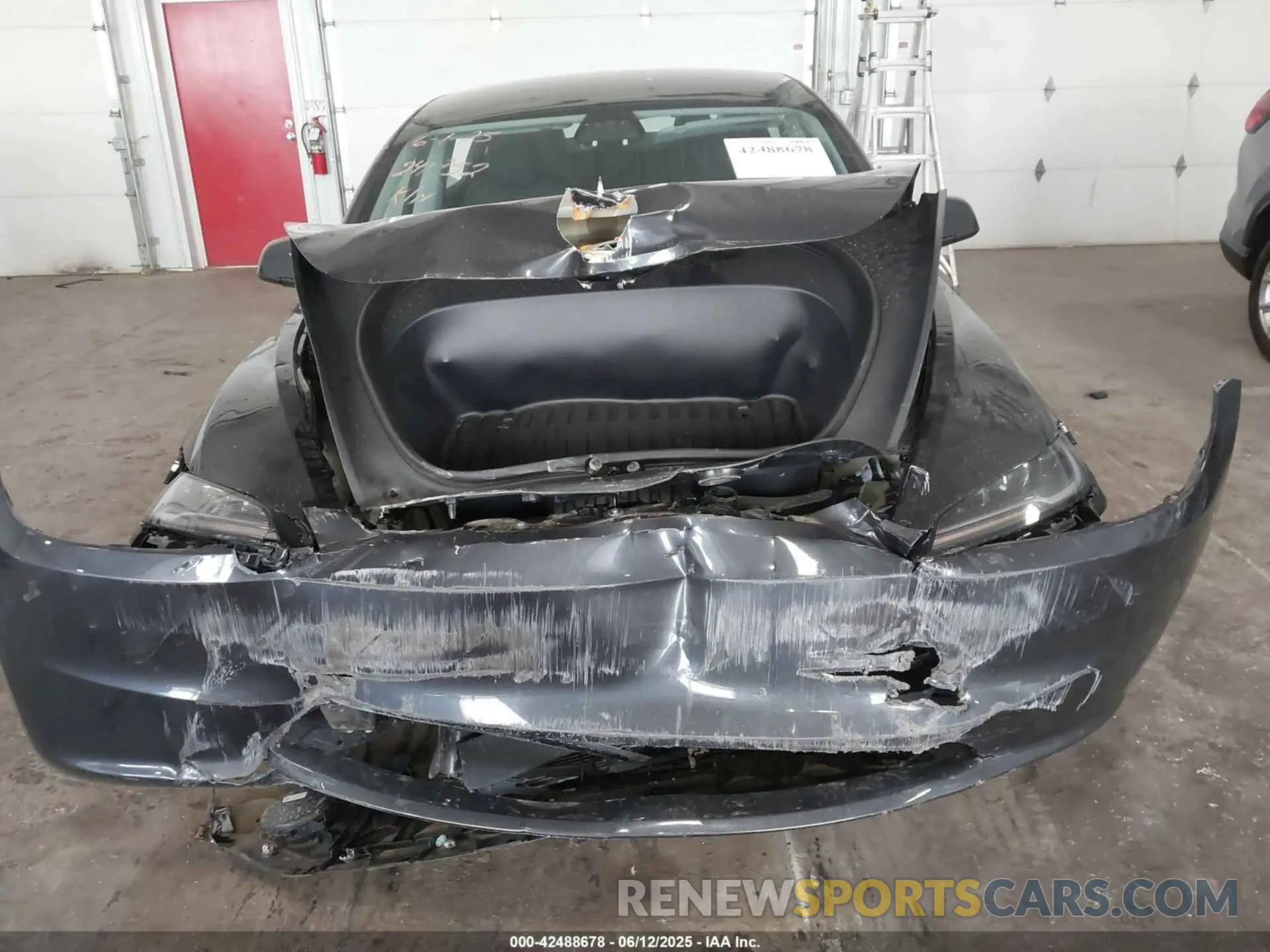 6 Фотография поврежденного автомобиля 5YJ3E1EA4SF007401 TESLA MODEL 3 2025