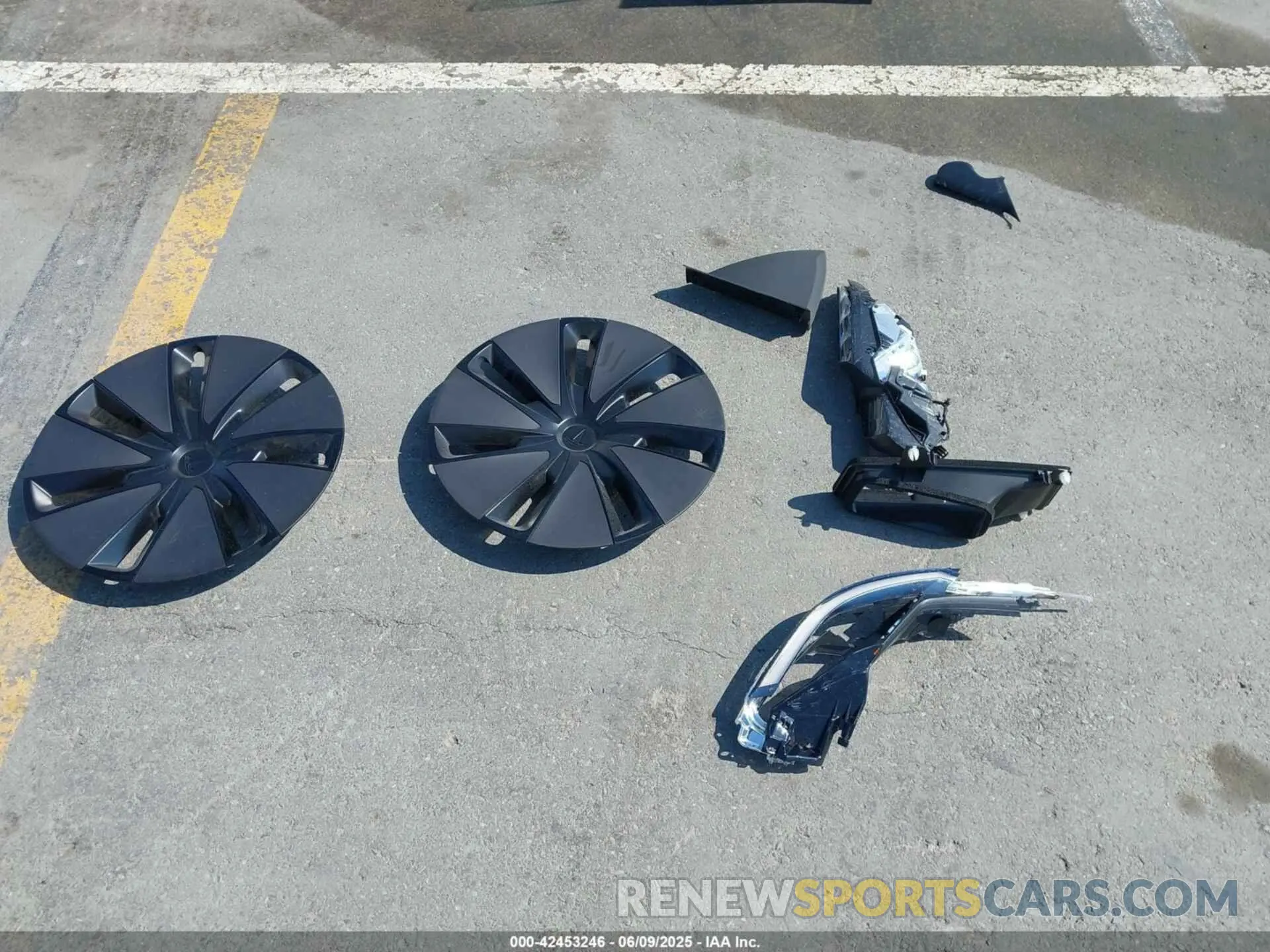 12 Фотография поврежденного автомобиля 5YJ3E1EA4SF903567 TESLA MODEL 3 2025