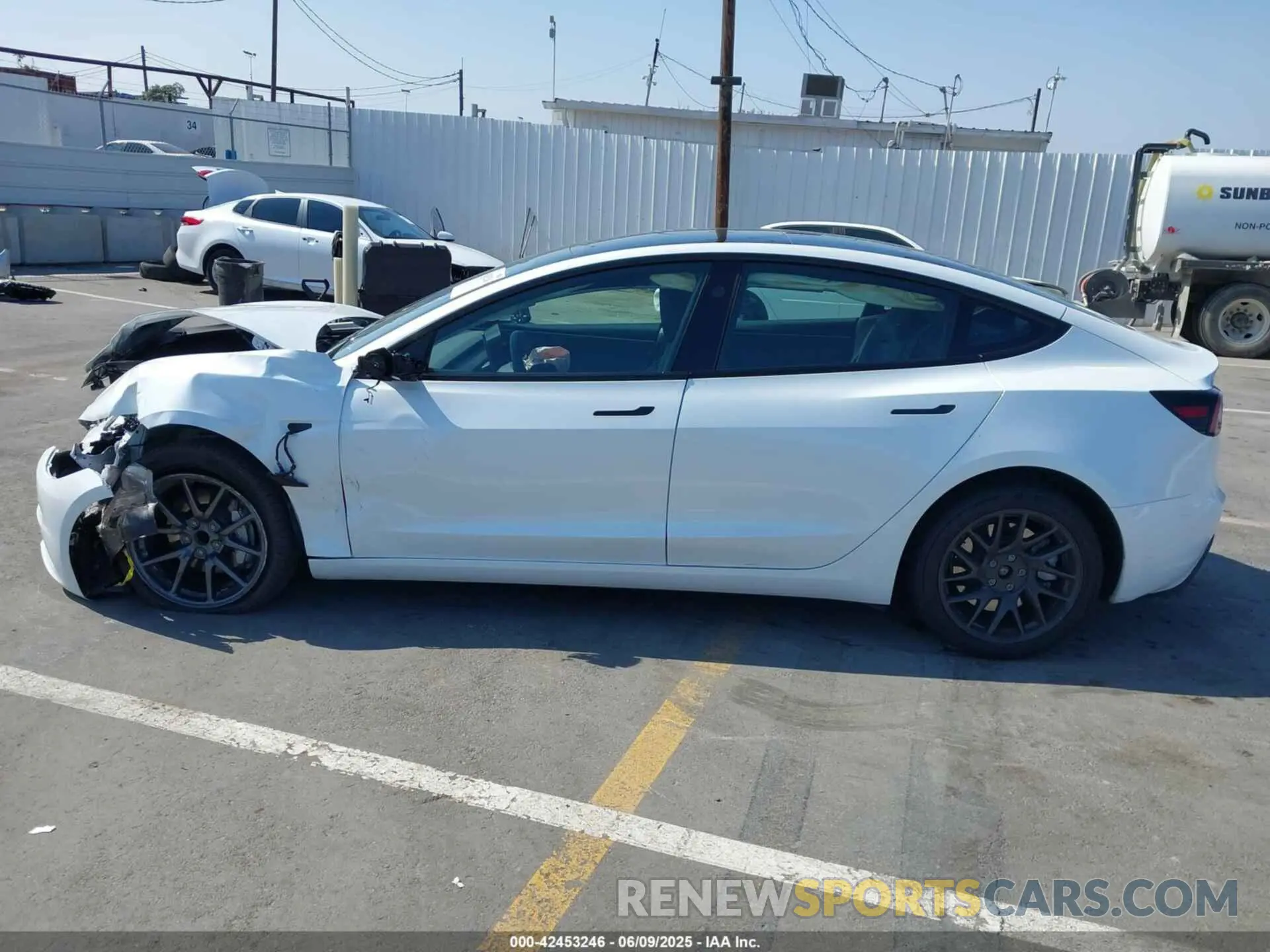 15 Фотография поврежденного автомобиля 5YJ3E1EA4SF903567 TESLA MODEL 3 2025