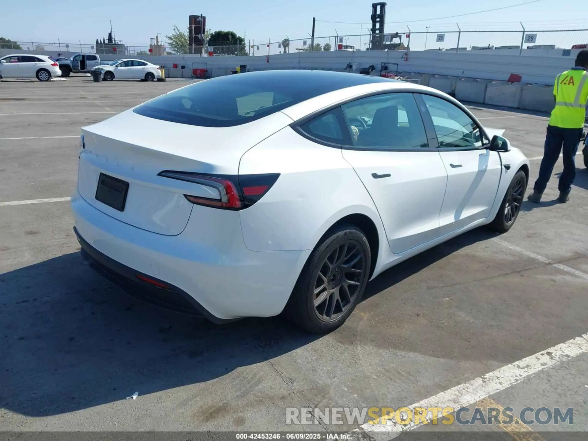 4 Фотография поврежденного автомобиля 5YJ3E1EA4SF903567 TESLA MODEL 3 2025