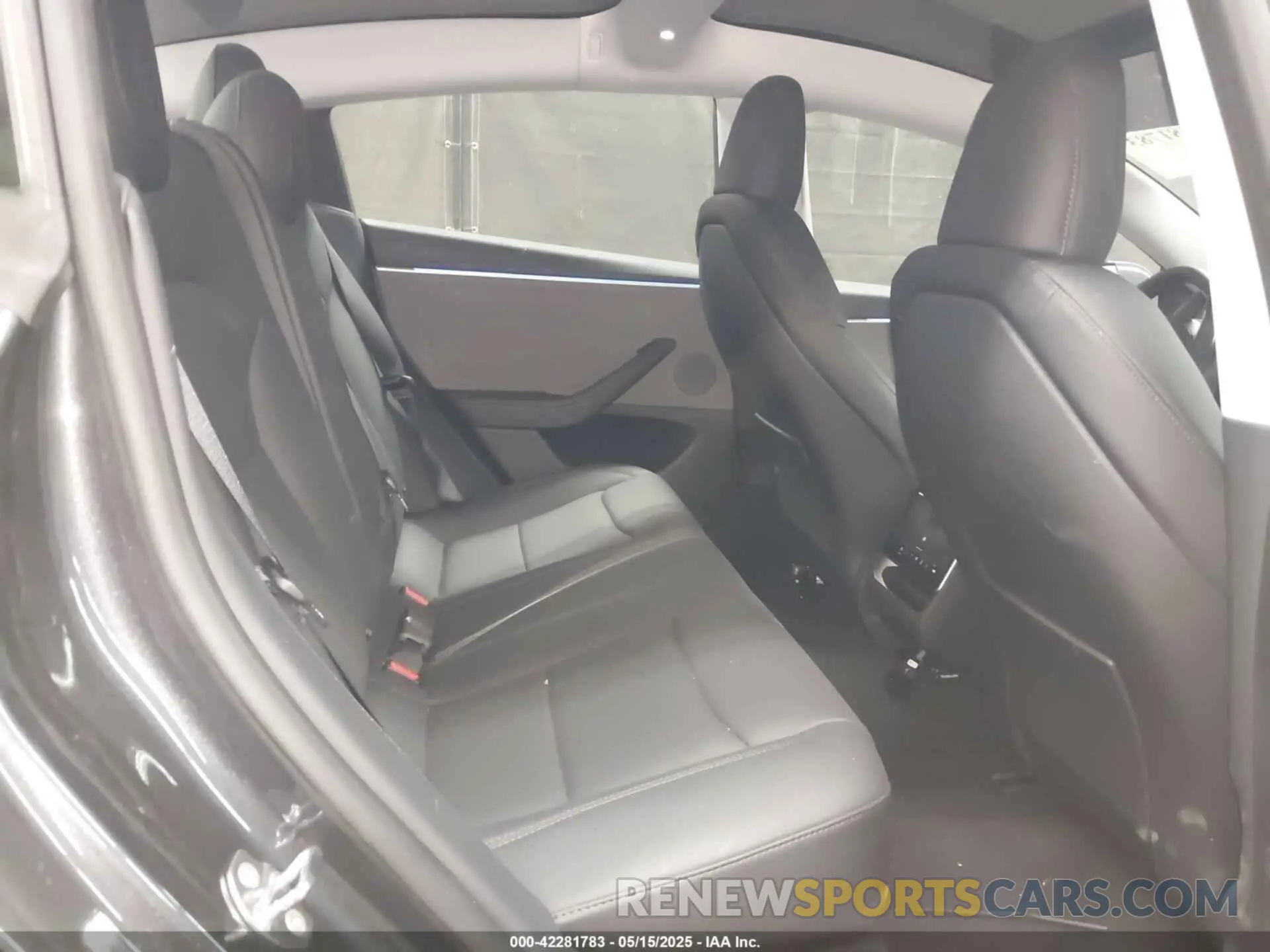 8 Photograph of a damaged car 5YJ3E1EA4SF952168 TESLA MODEL 3 2025