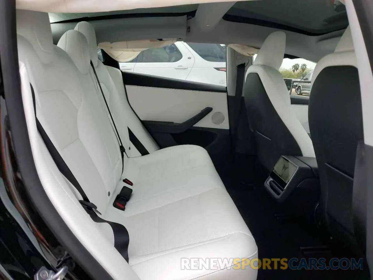 11 Photograph of a damaged car 5YJ3E1EA5SF909555 TESLA MODEL 3 2025