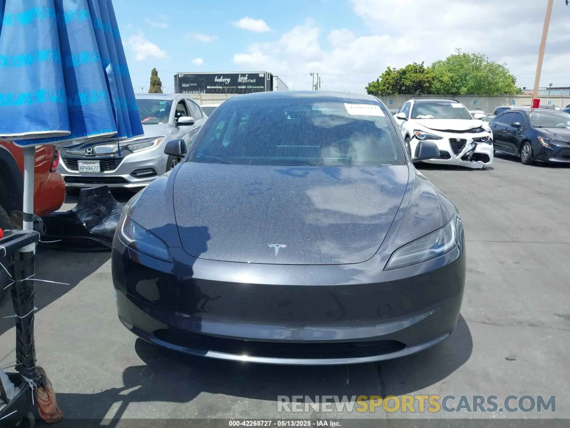12 Фотография поврежденного автомобиля 5YJ3E1EA5SF915047 TESLA MODEL 3 2025