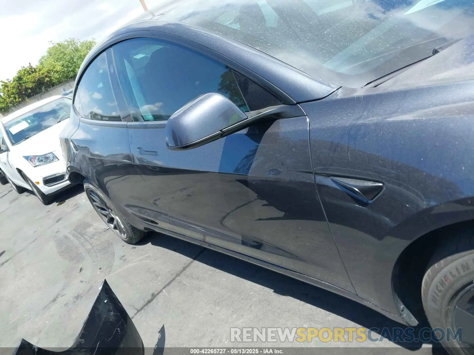 13 Фотография поврежденного автомобиля 5YJ3E1EA5SF915047 TESLA MODEL 3 2025