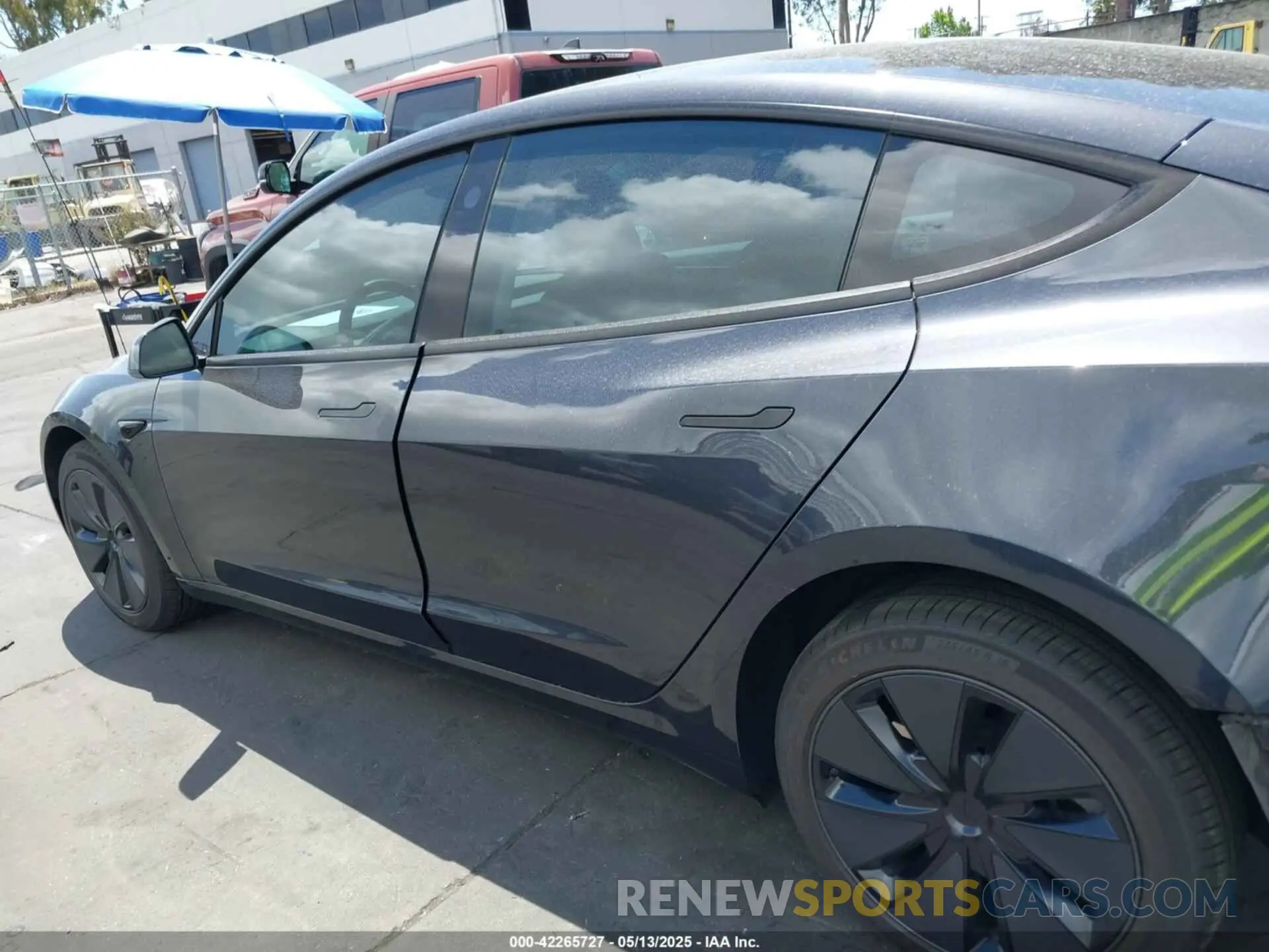 14 Фотография поврежденного автомобиля 5YJ3E1EA5SF915047 TESLA MODEL 3 2025