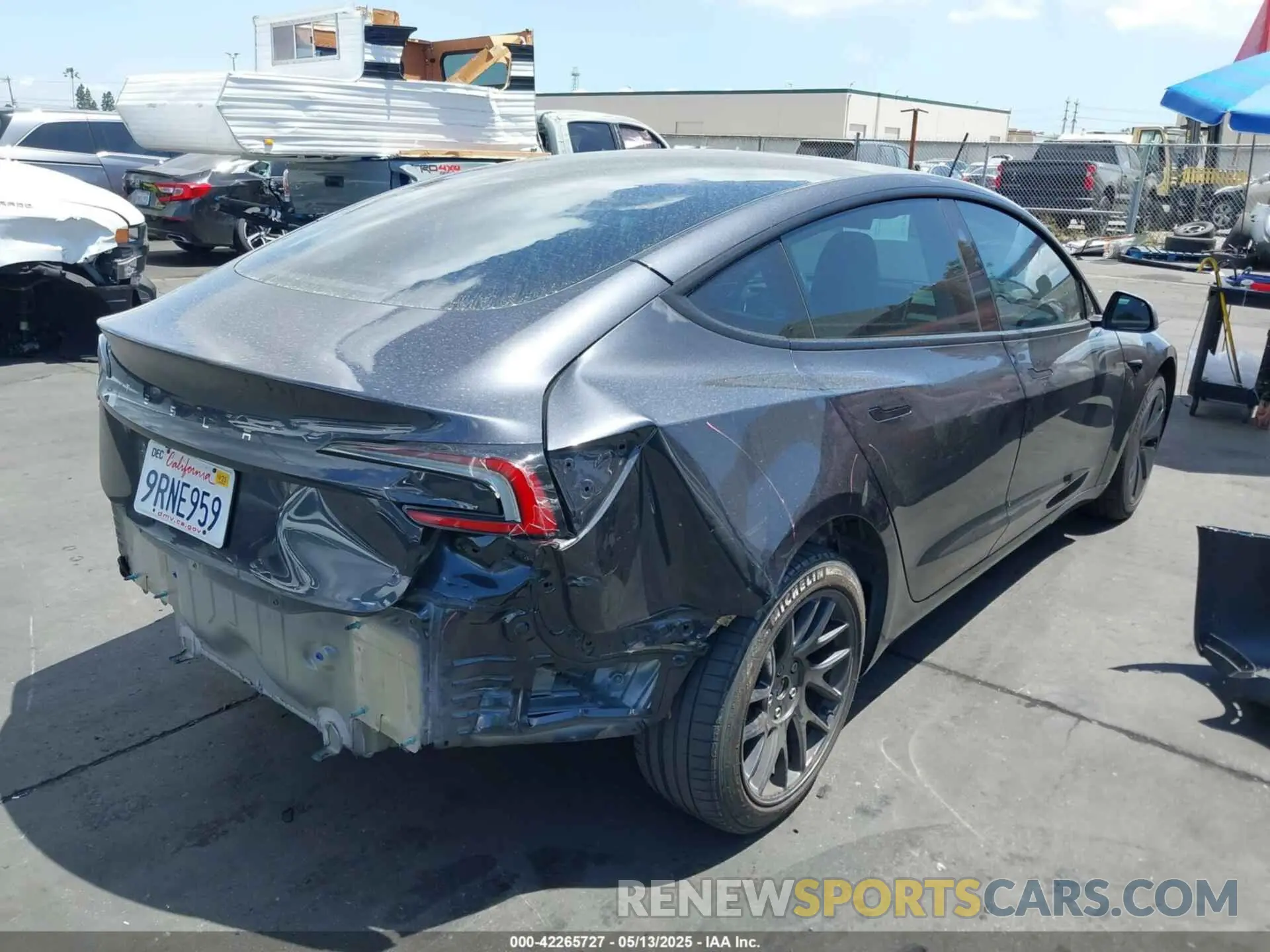 4 Фотография поврежденного автомобиля 5YJ3E1EA5SF915047 TESLA MODEL 3 2025