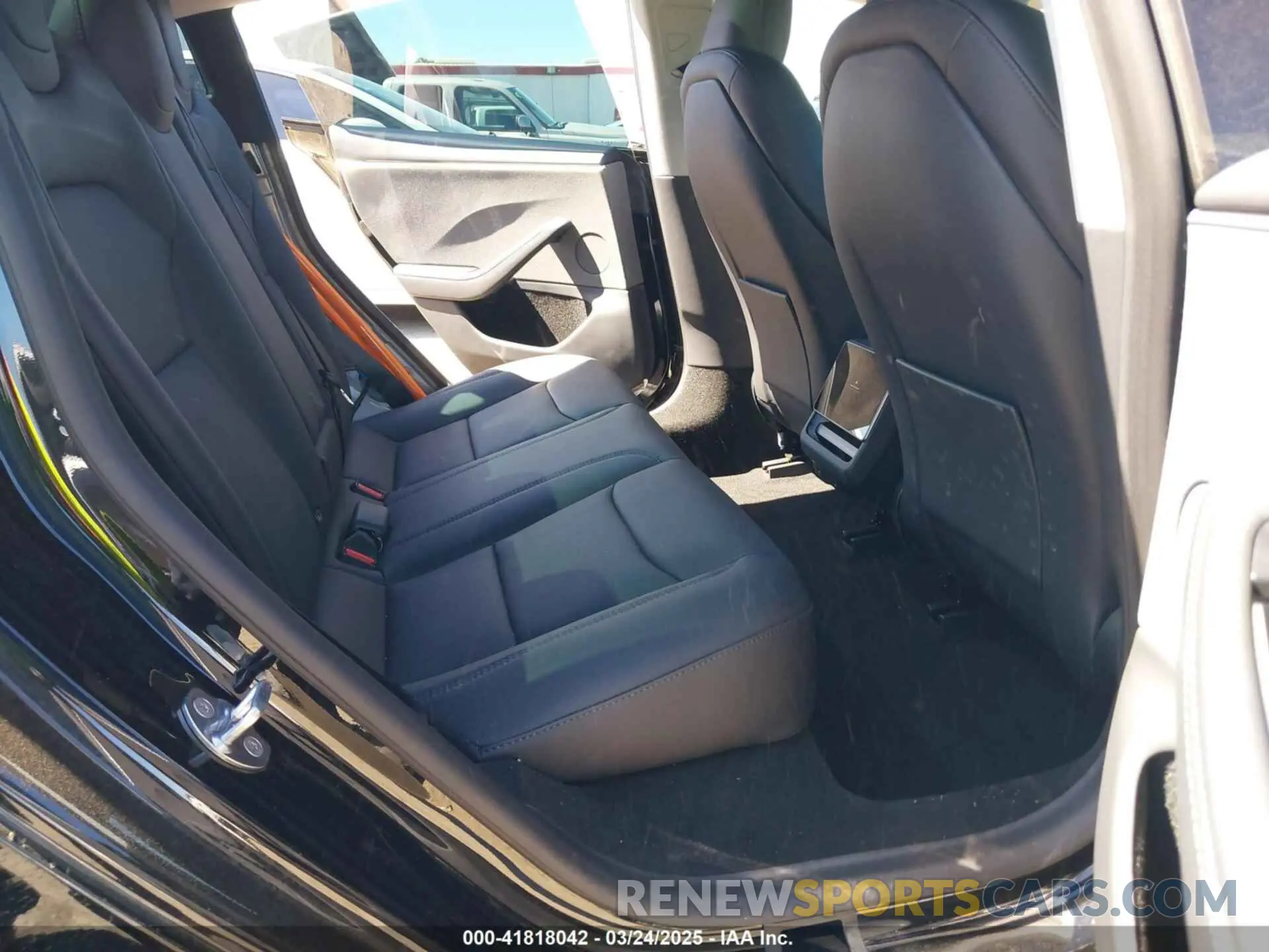 8 Photograph of a damaged car 5YJ3E1EA5SF919681 TESLA MODEL 3 2025