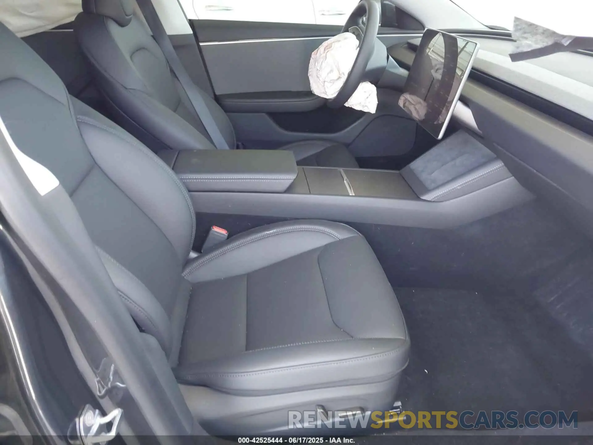 5 Photograph of a damaged car 5YJ3E1EA5SF978214 TESLA MODEL 3 2025