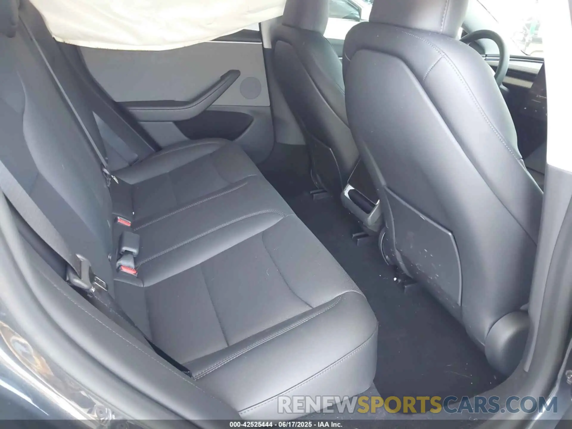 8 Photograph of a damaged car 5YJ3E1EA5SF978214 TESLA MODEL 3 2025