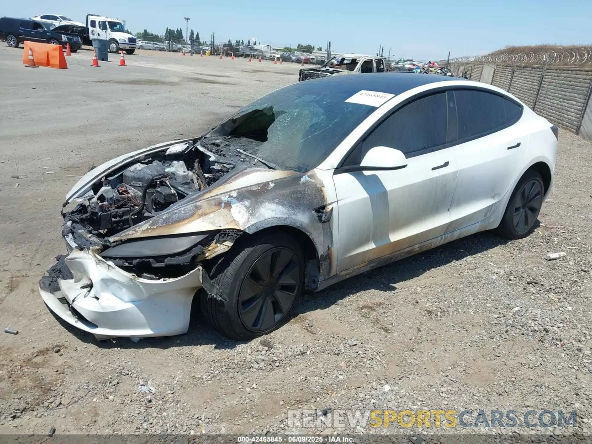 2 Фотография поврежденного автомобиля 5YJ3E1EA6SF014611 TESLA MODEL 3 2025