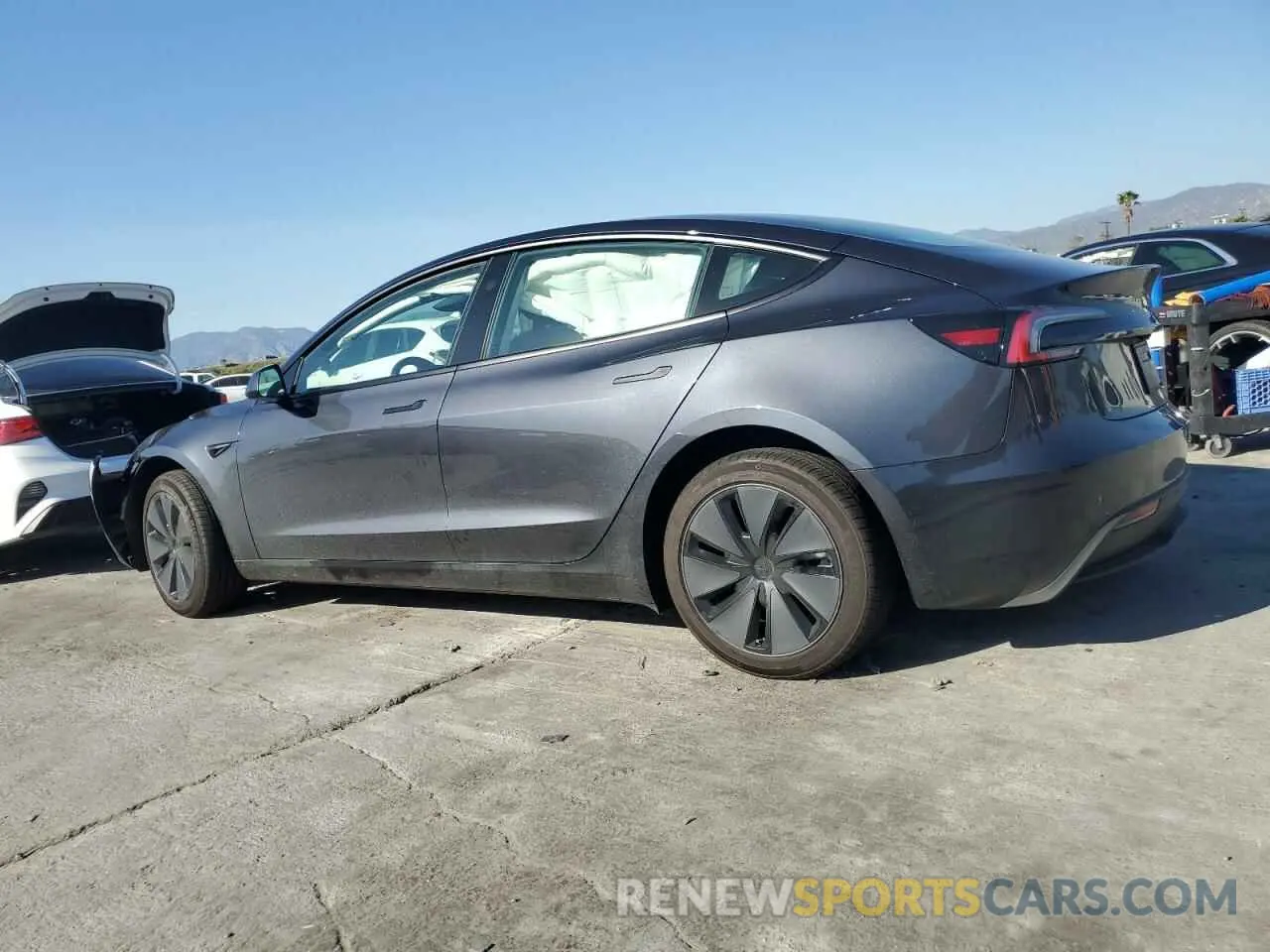 2 Фотография поврежденного автомобиля 5YJ3E1EA6SF895973 TESLA MODEL 3 2025