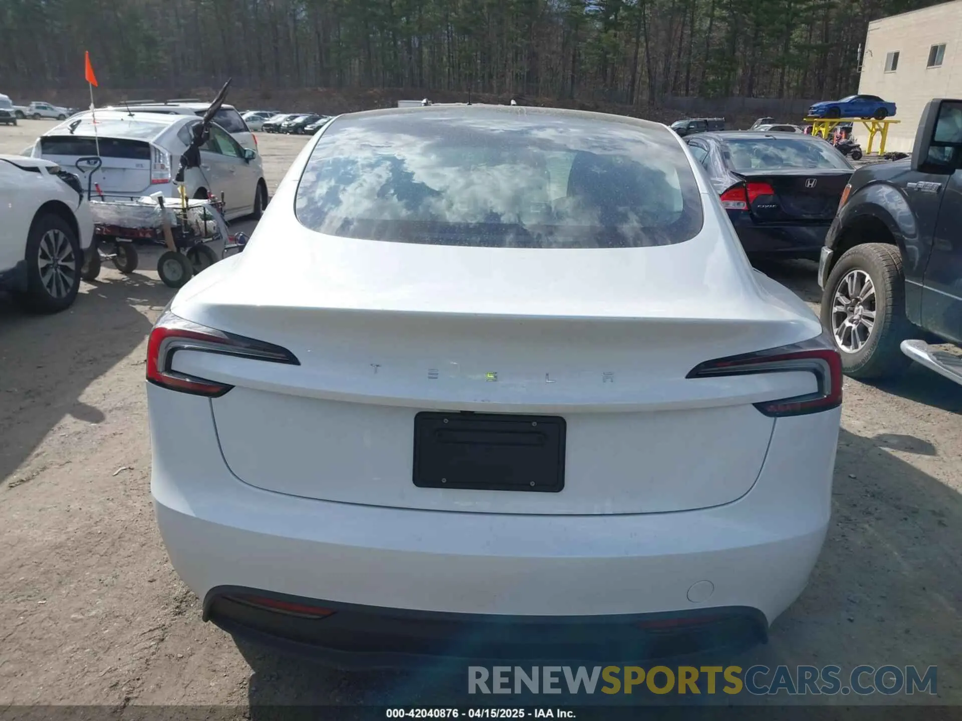 15 Фотография поврежденного автомобиля 5YJ3E1EA7SF923943 TESLA MODEL 3 2025