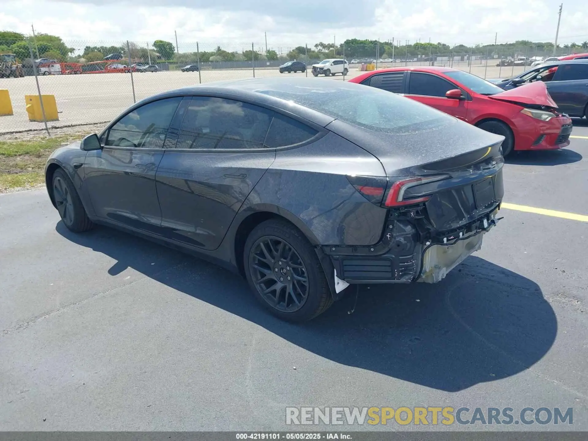 3 Photograph of a damaged car 5YJ3E1EA7SF940208 TESLA MODEL 3 2025