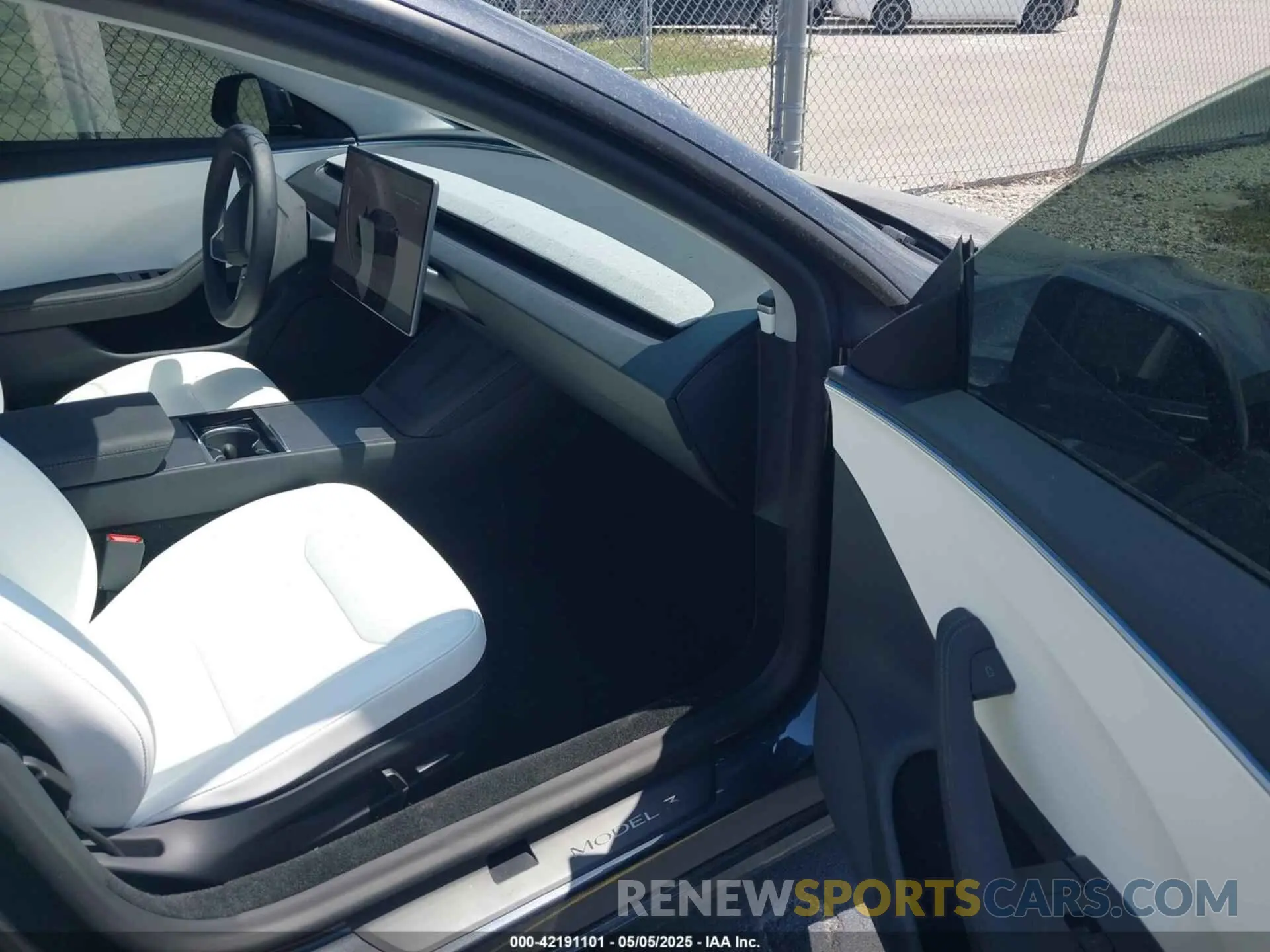 5 Photograph of a damaged car 5YJ3E1EA7SF940208 TESLA MODEL 3 2025