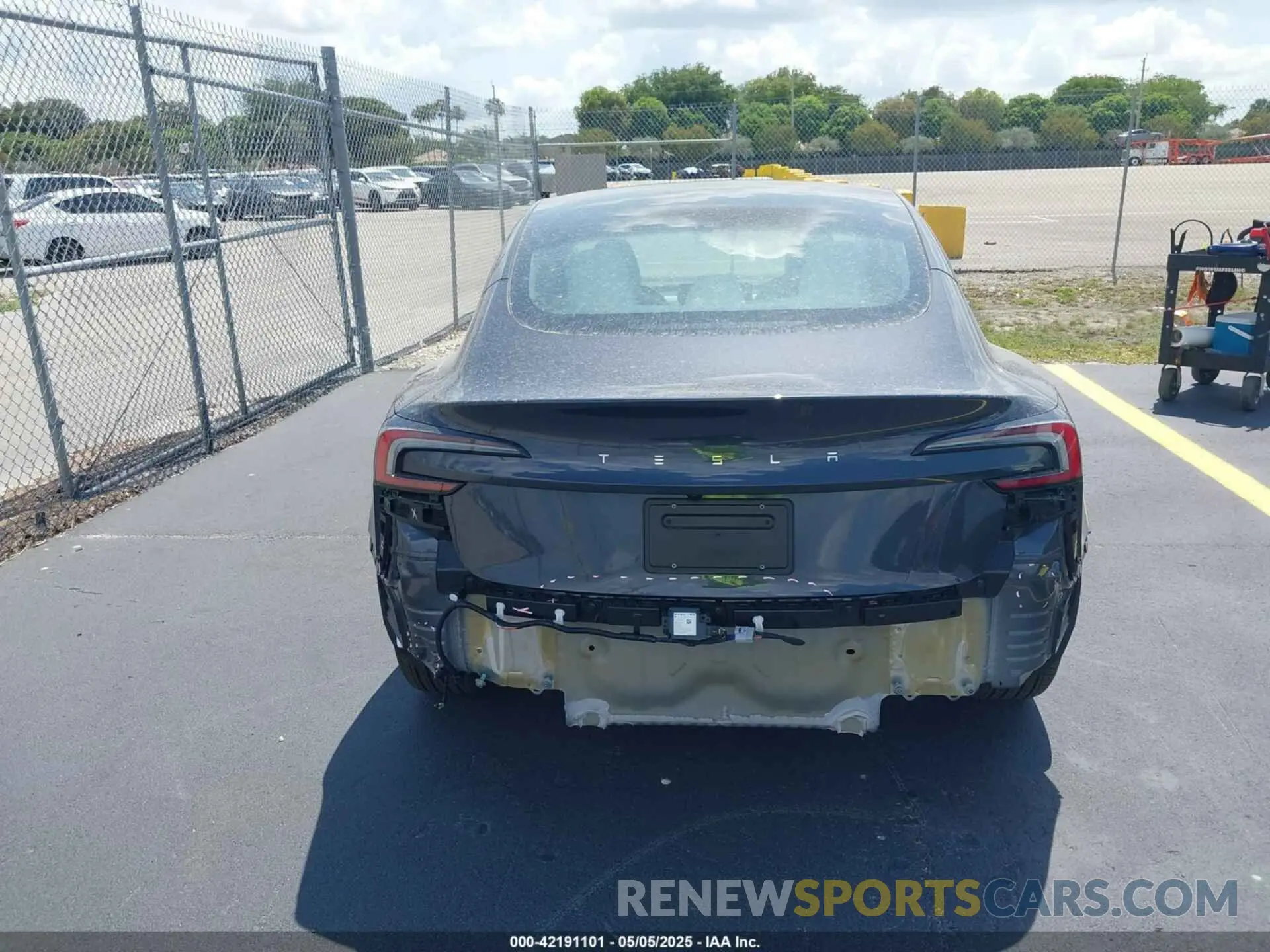 6 Photograph of a damaged car 5YJ3E1EA7SF940208 TESLA MODEL 3 2025