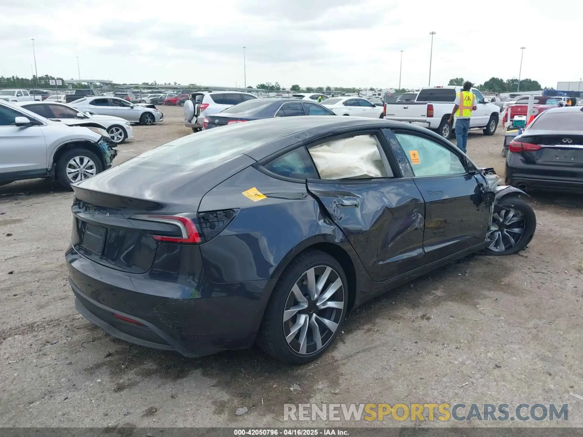 4 Фотография поврежденного автомобиля 5YJ3E1EA7SF940886 TESLA MODEL 3 2025