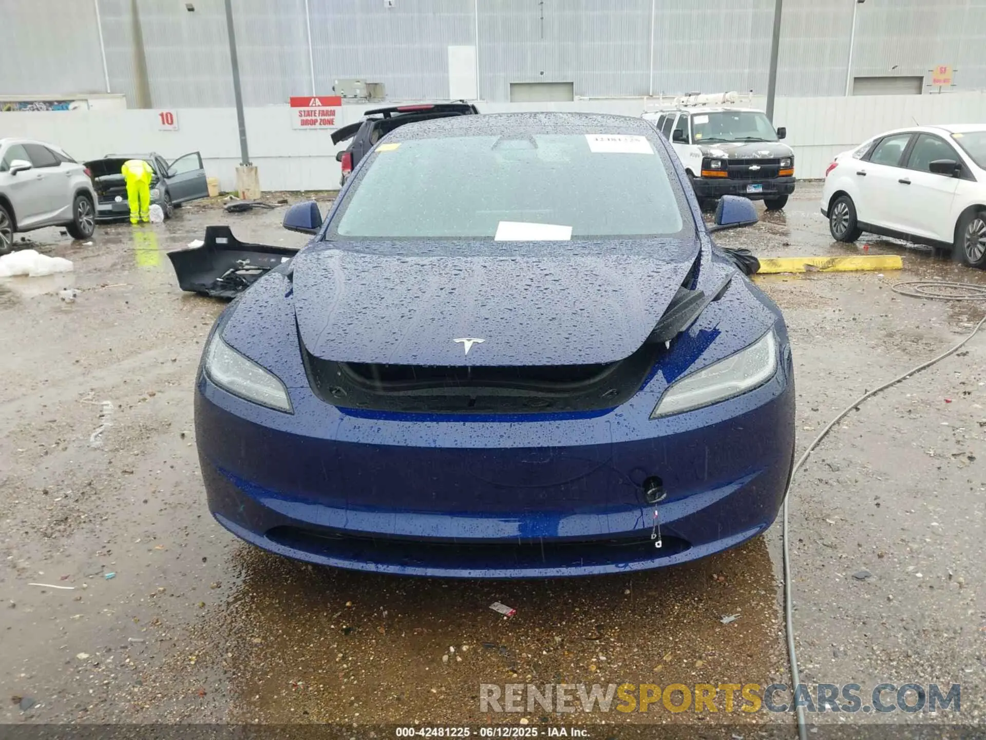 12 Фотография поврежденного автомобиля 5YJ3E1EA7SF997945 TESLA MODEL 3 2025