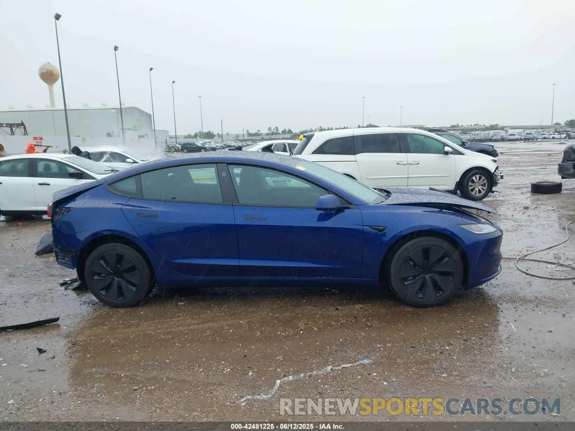 13 Фотография поврежденного автомобиля 5YJ3E1EA7SF997945 TESLA MODEL 3 2025