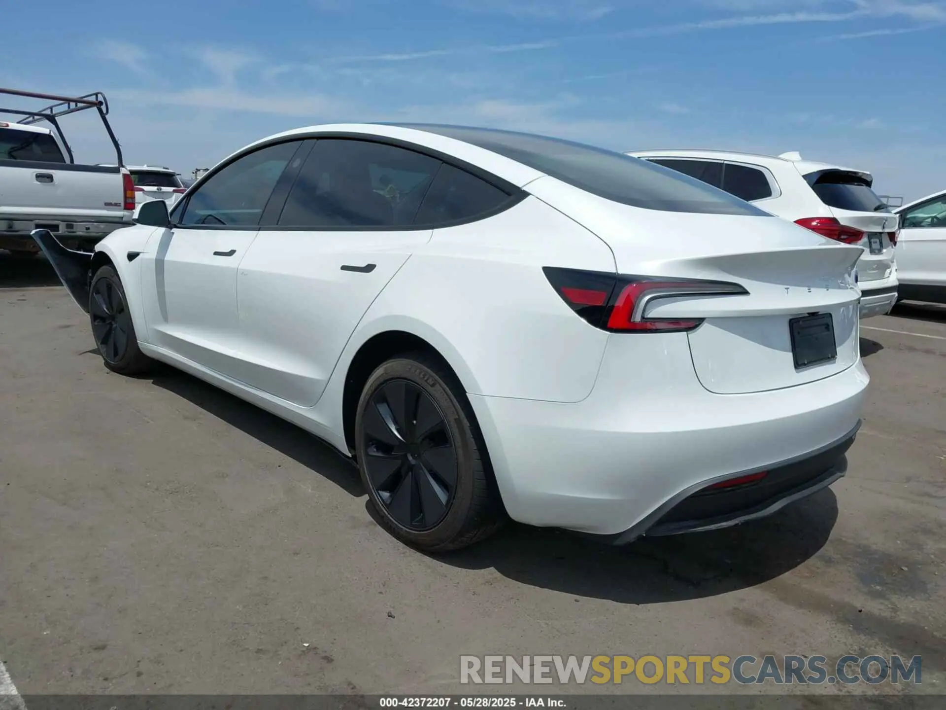 3 Photograph of a damaged car 5YJ3E1EA9SF943028 TESLA MODEL 3 2025
