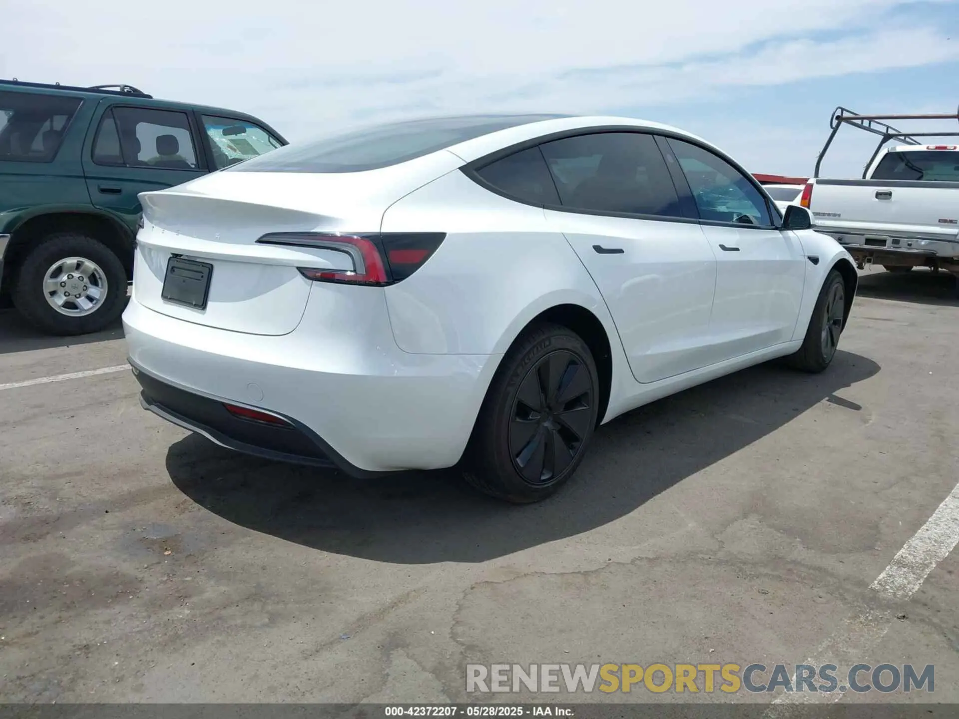 4 Photograph of a damaged car 5YJ3E1EA9SF943028 TESLA MODEL 3 2025