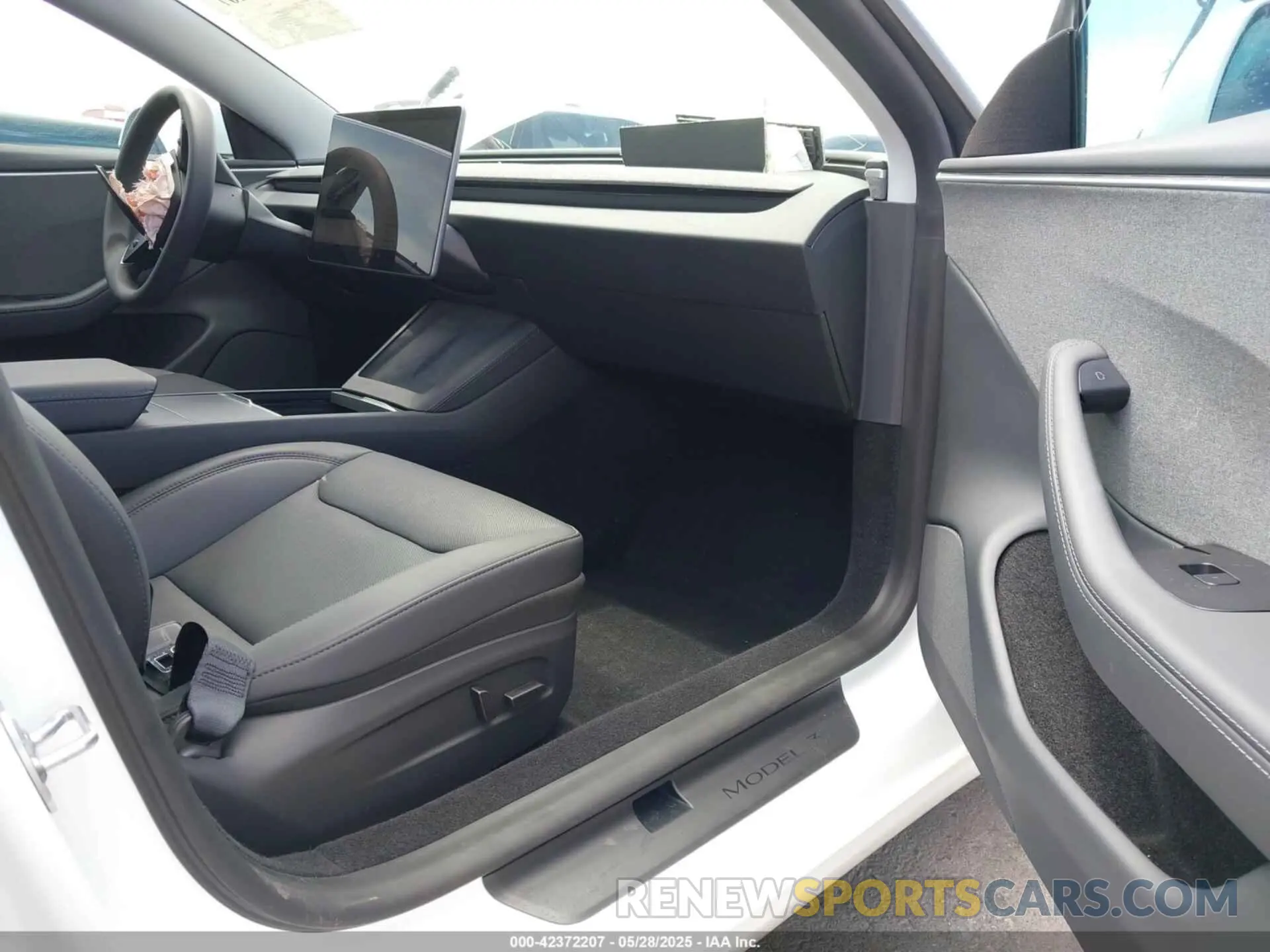 5 Photograph of a damaged car 5YJ3E1EA9SF943028 TESLA MODEL 3 2025