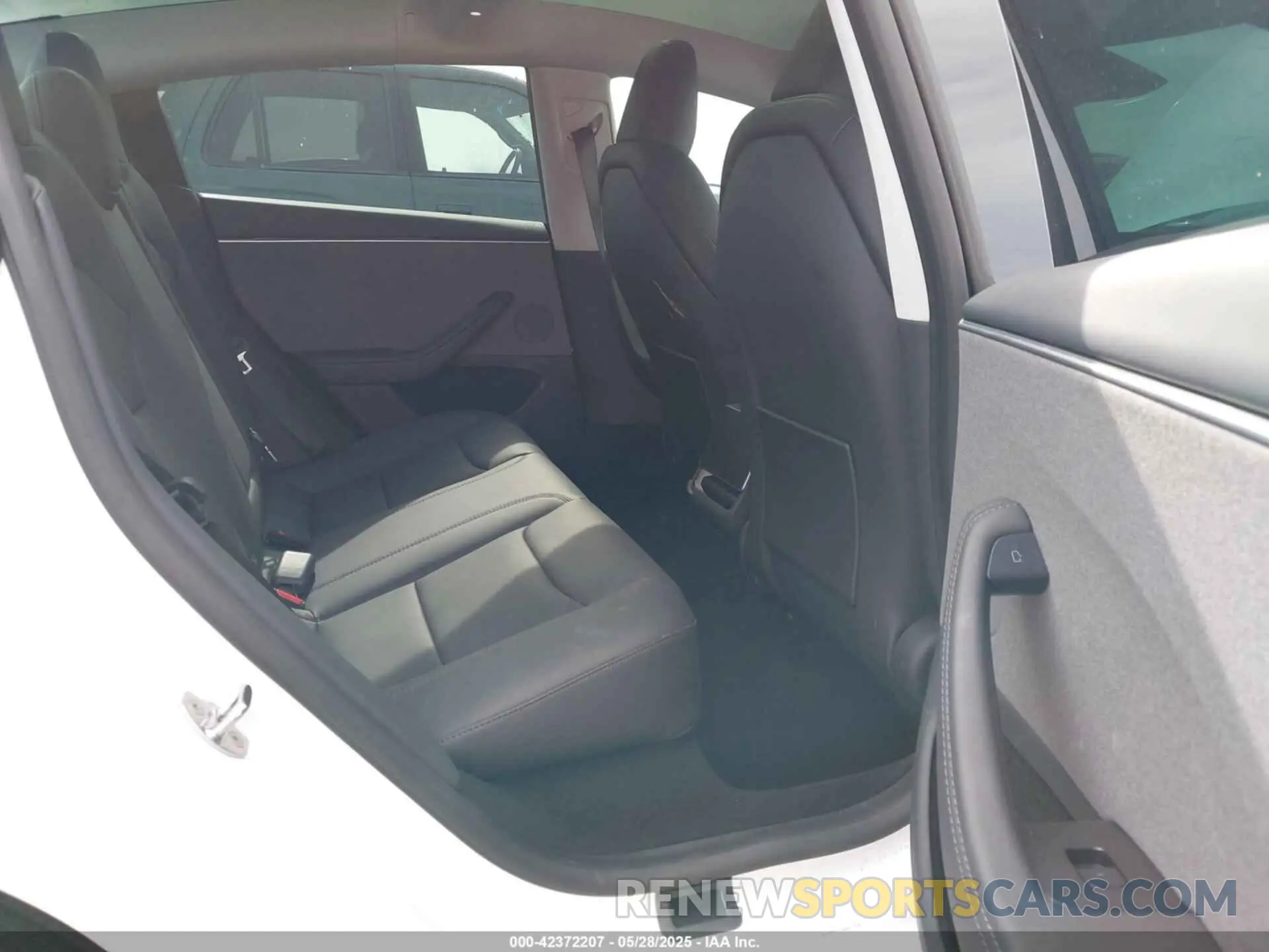8 Photograph of a damaged car 5YJ3E1EA9SF943028 TESLA MODEL 3 2025