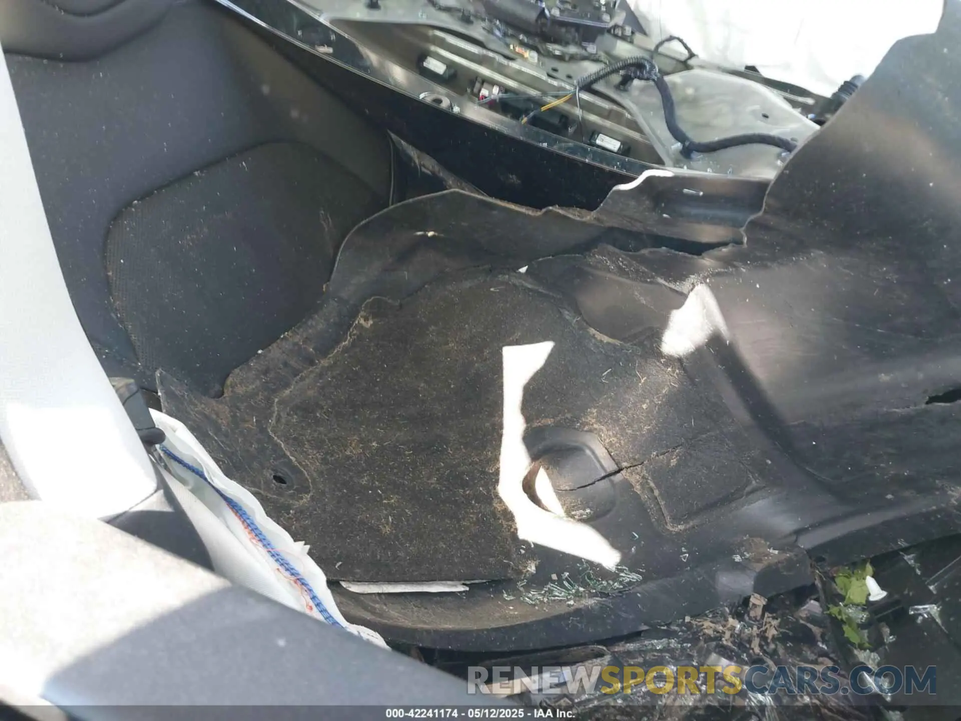 5 Photograph of a damaged car 5YJ3E1EAXSF927128 TESLA MODEL 3 2025
