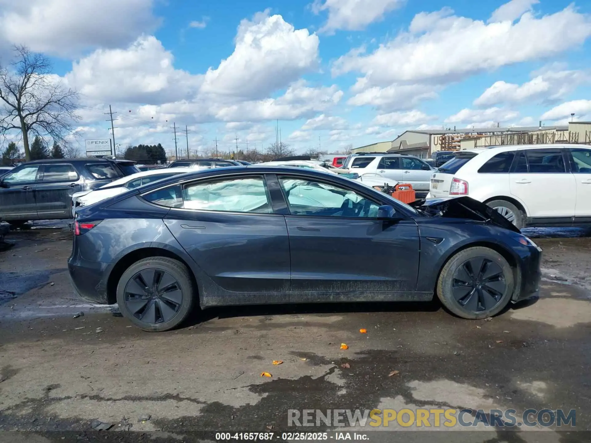 13 Фотография поврежденного автомобиля 5YJ3E1EAXSF932832 TESLA MODEL 3 2025