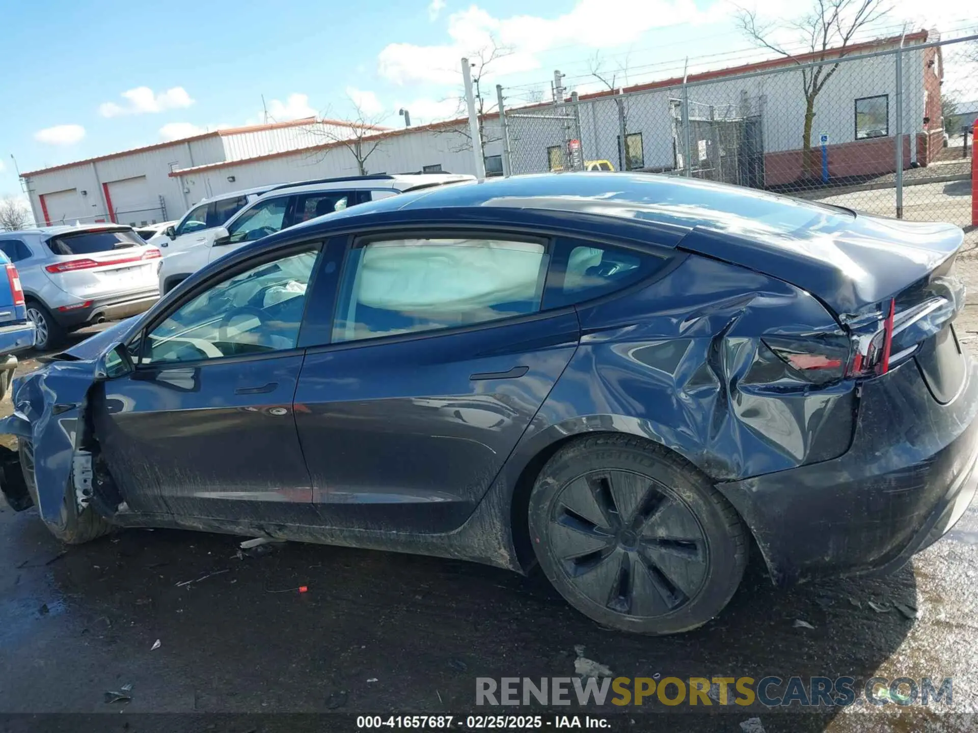 14 Фотография поврежденного автомобиля 5YJ3E1EAXSF932832 TESLA MODEL 3 2025