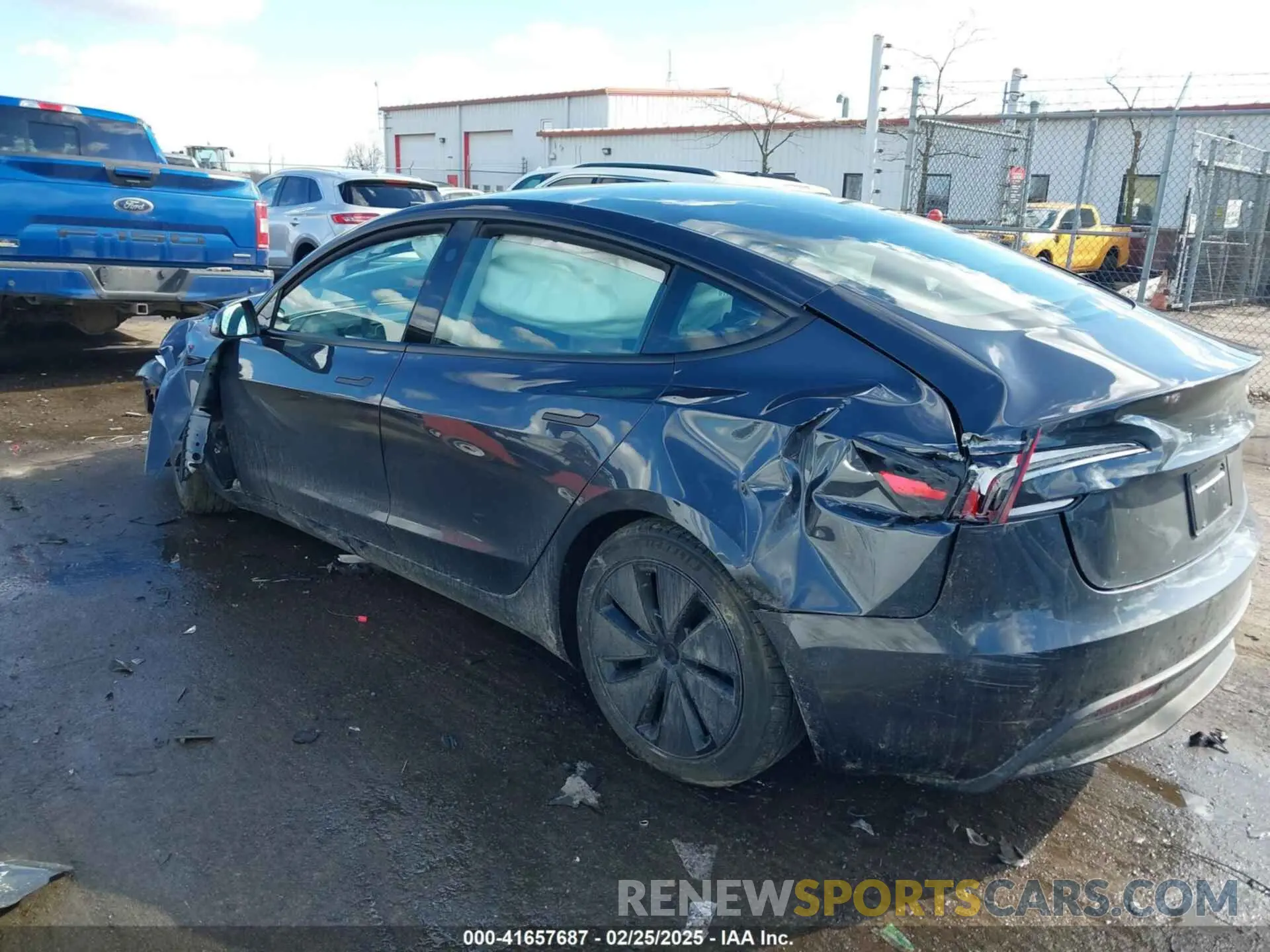 3 Фотография поврежденного автомобиля 5YJ3E1EAXSF932832 TESLA MODEL 3 2025