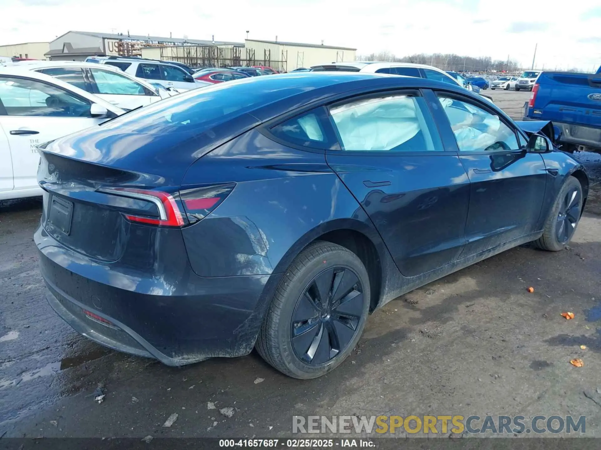 4 Фотография поврежденного автомобиля 5YJ3E1EAXSF932832 TESLA MODEL 3 2025